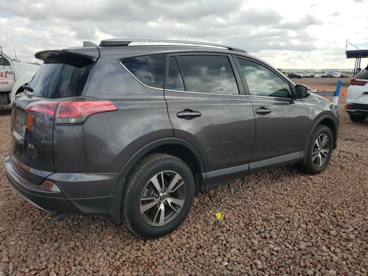 Photo 2 VIN: JTMWFREV7HJ709659 - TOYOTA RAV 4 