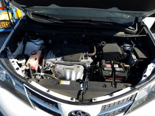 Photo 6 VIN: JTMWFREV8FD059008 - TOYOTA RAV4 XLE 