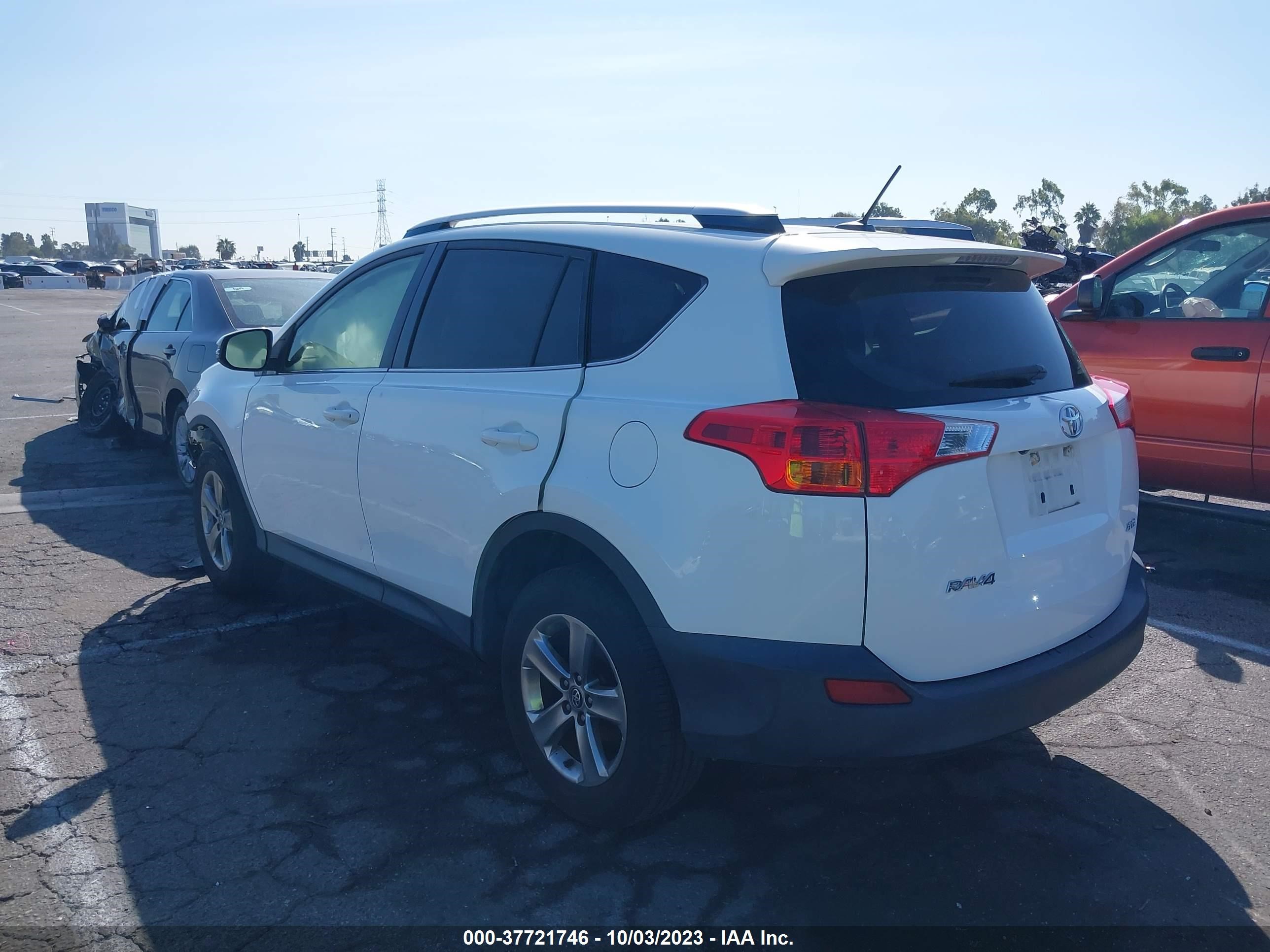 Photo 2 VIN: JTMWFREV8FJ051895 - TOYOTA RAV 4 