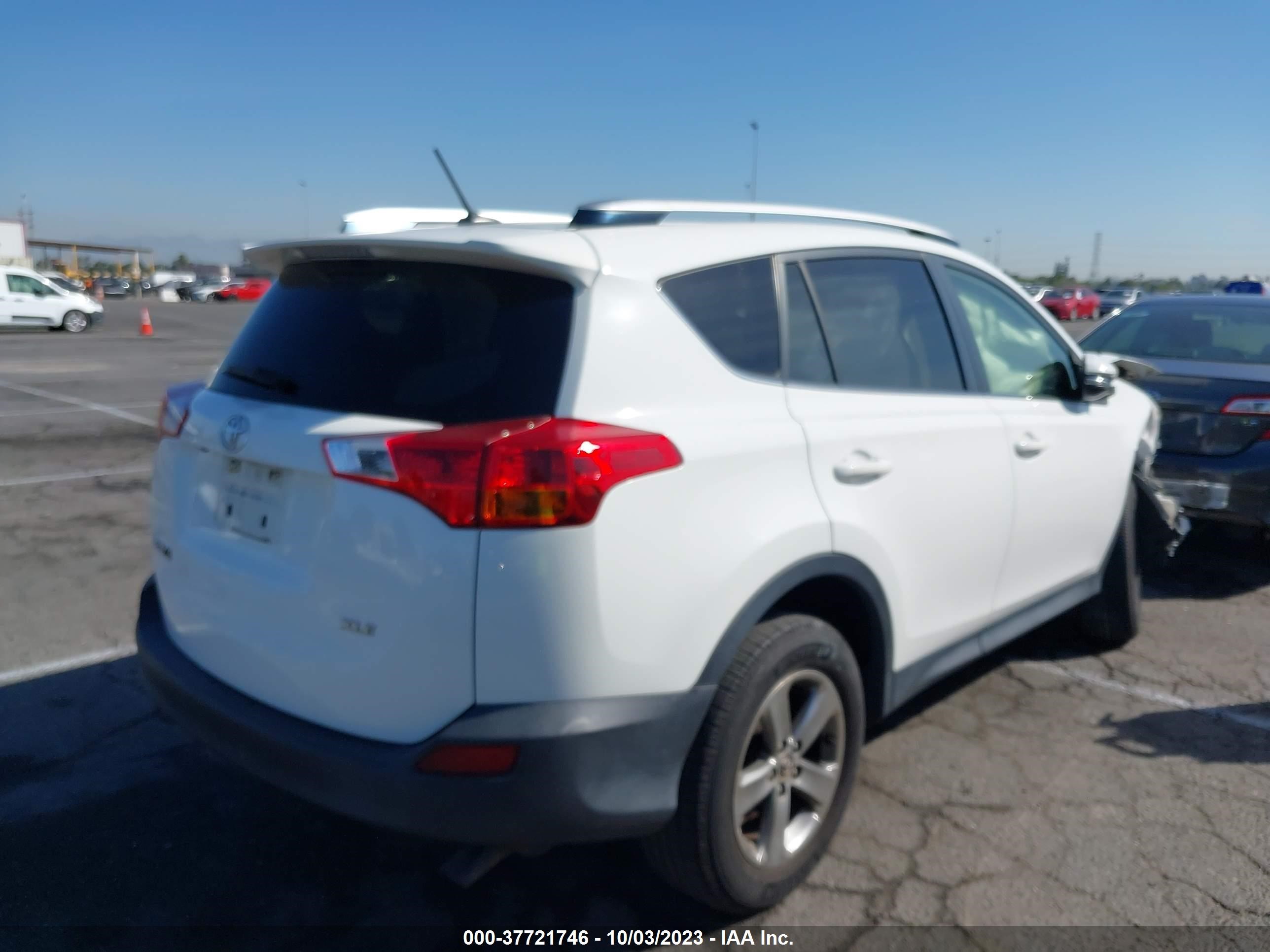 Photo 3 VIN: JTMWFREV8FJ051895 - TOYOTA RAV 4 