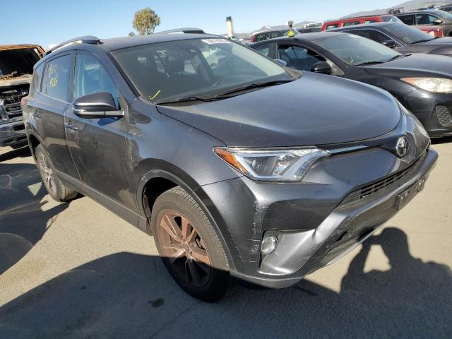 Photo 3 VIN: JTMWFREV8HD102748 - TOYOTA RAV4 XLE 