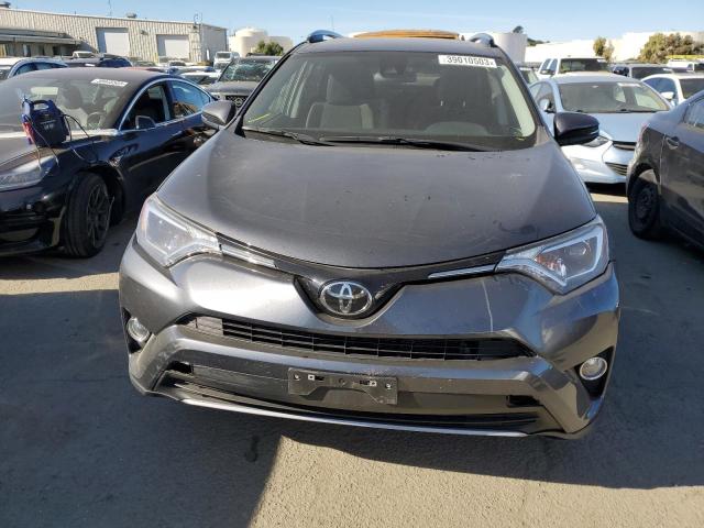 Photo 4 VIN: JTMWFREV8HD102748 - TOYOTA RAV4 XLE 