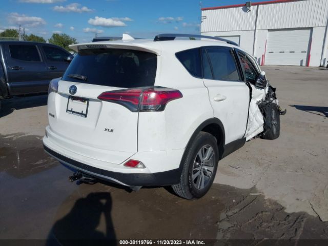 Photo 3 VIN: JTMWFREV8JJ157496 - TOYOTA RAV4 