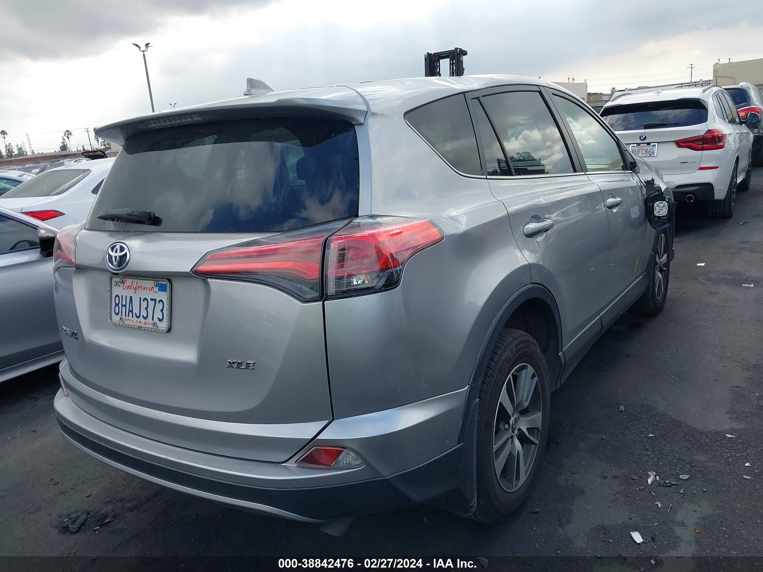 Photo 3 VIN: JTMWFREV8JJ205627 - TOYOTA RAV 4 