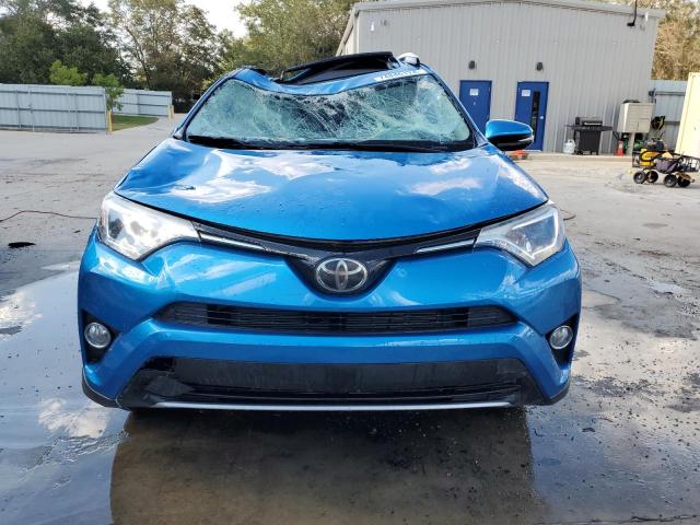 Photo 4 VIN: JTMWFREV9HJ119236 - TOYOTA RAV4 XLE 