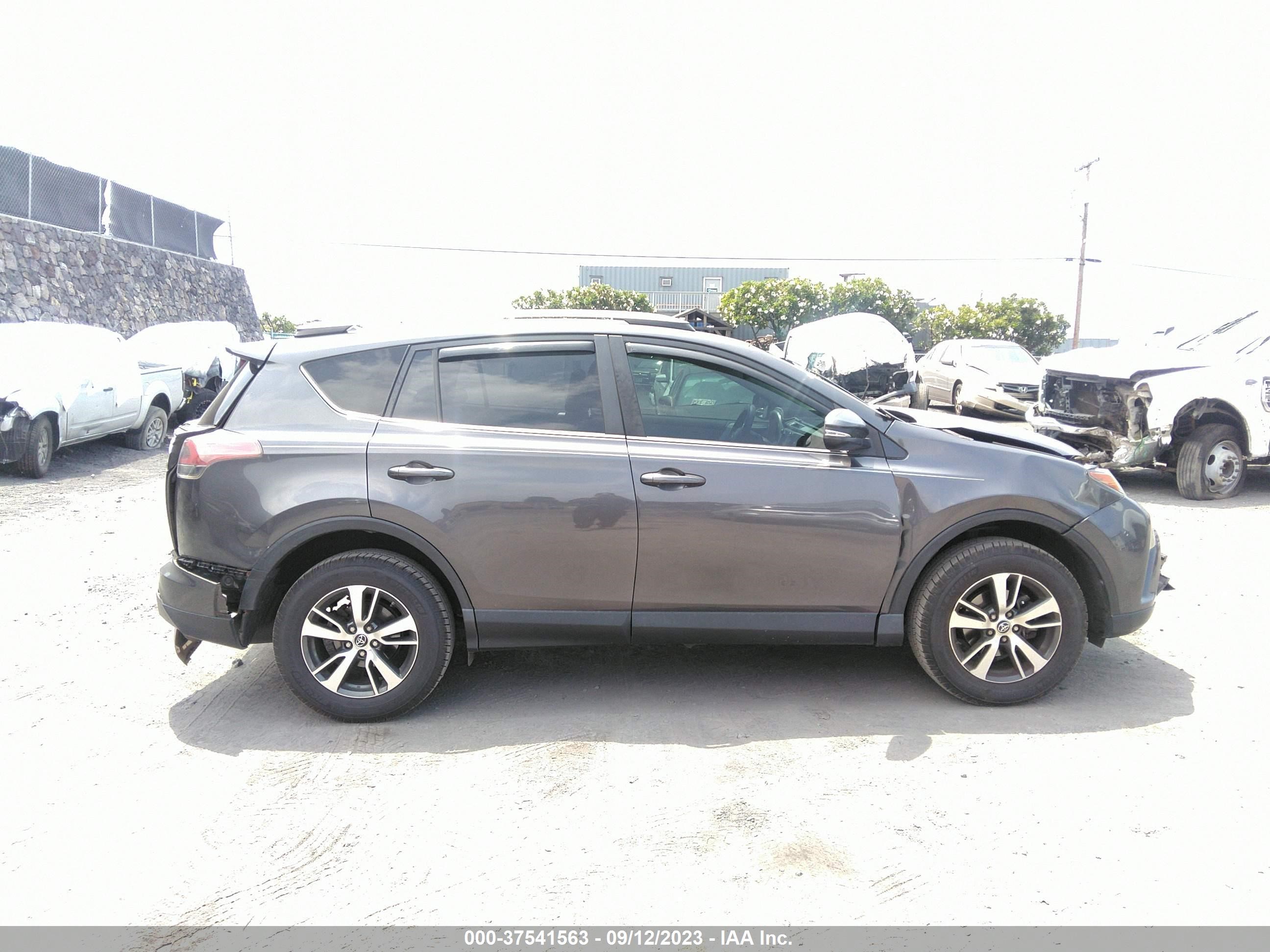 Photo 11 VIN: JTMWFREV9HJ129104 - TOYOTA RAV 4 