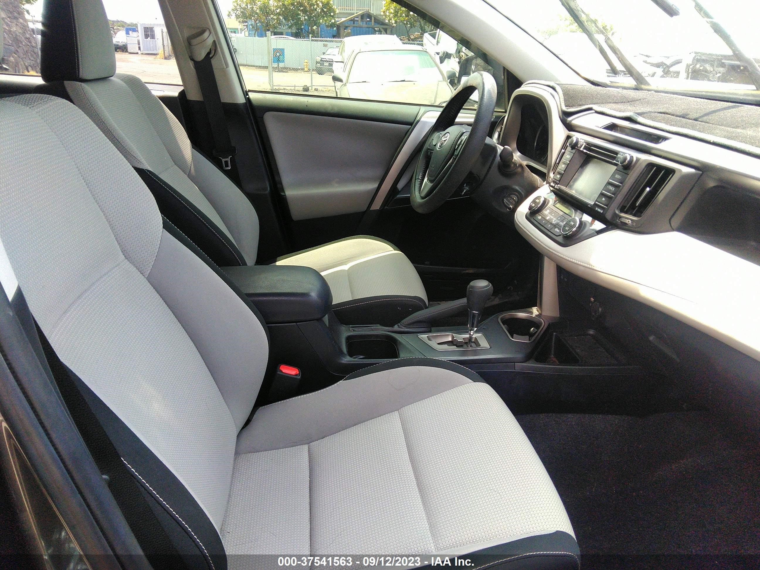 Photo 4 VIN: JTMWFREV9HJ129104 - TOYOTA RAV 4 