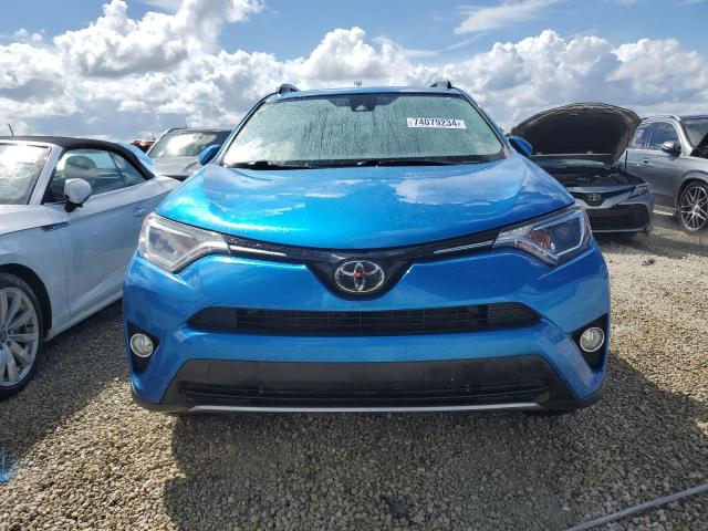 Photo 4 VIN: JTMWFREV9HJ714362 - TOYOTA RAV4 XLE 