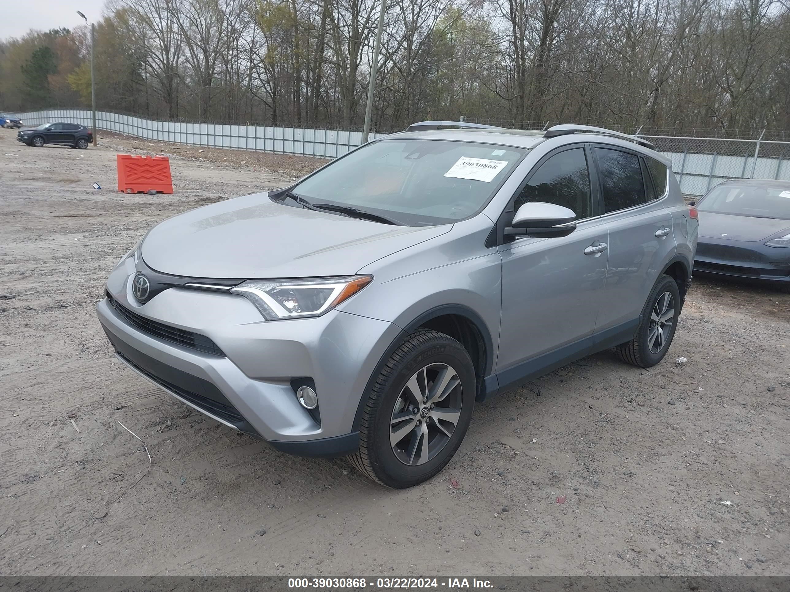 Photo 1 VIN: JTMWFREV9JJ201716 - TOYOTA RAV 4 