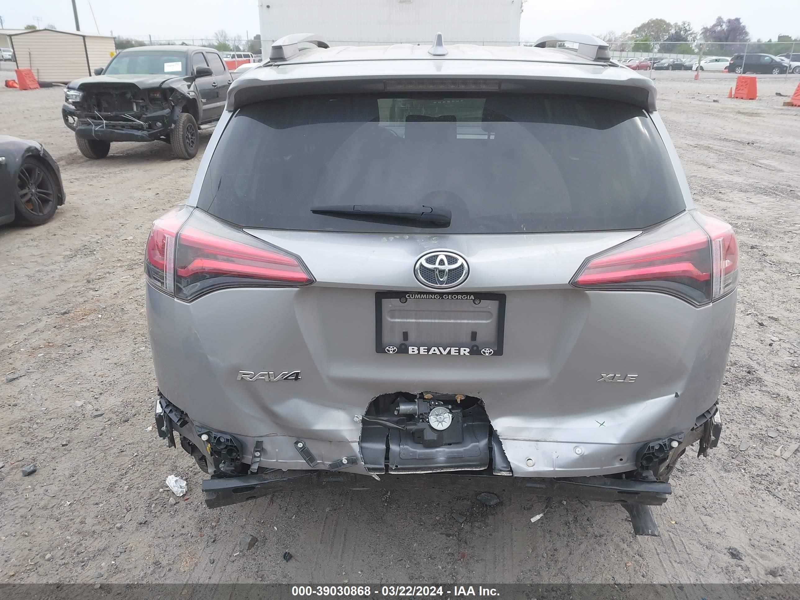 Photo 16 VIN: JTMWFREV9JJ201716 - TOYOTA RAV 4 