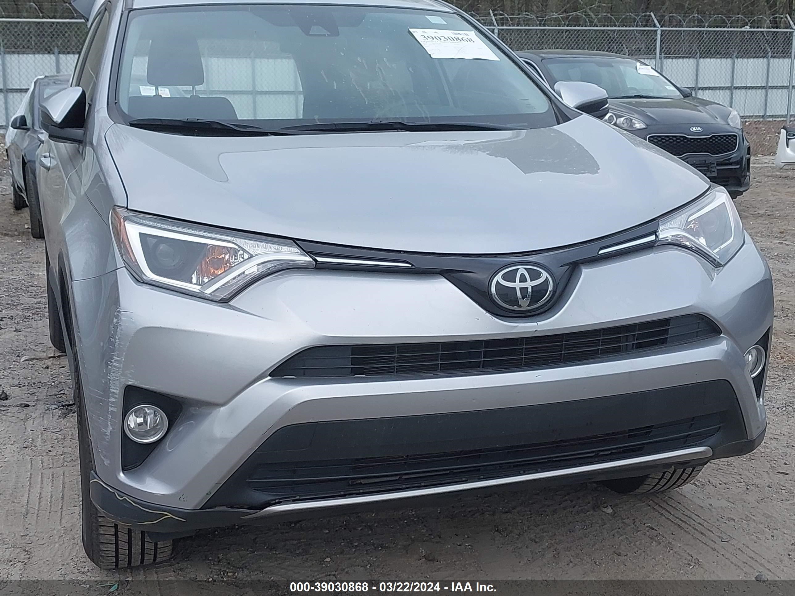 Photo 17 VIN: JTMWFREV9JJ201716 - TOYOTA RAV 4 