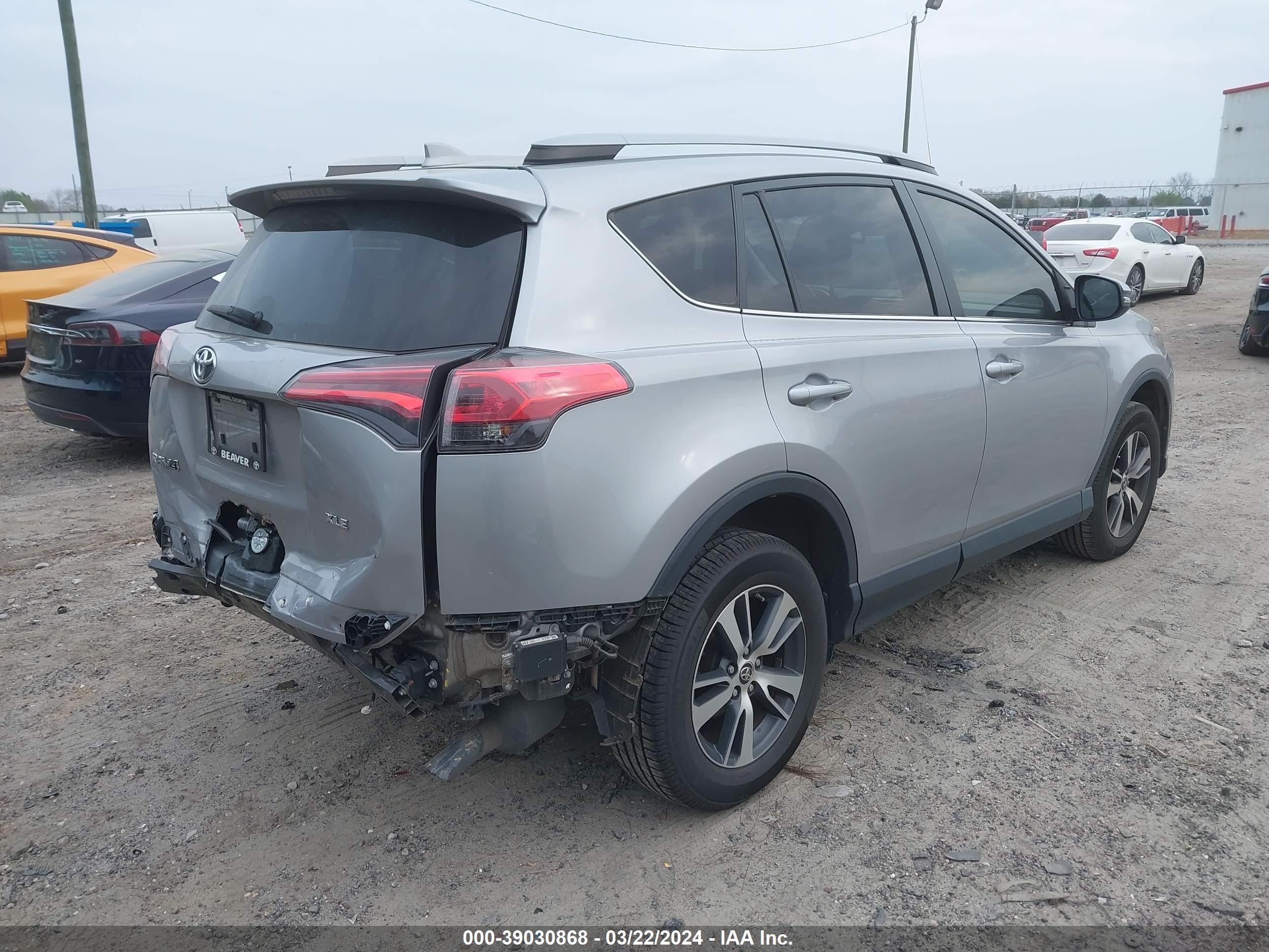 Photo 3 VIN: JTMWFREV9JJ201716 - TOYOTA RAV 4 