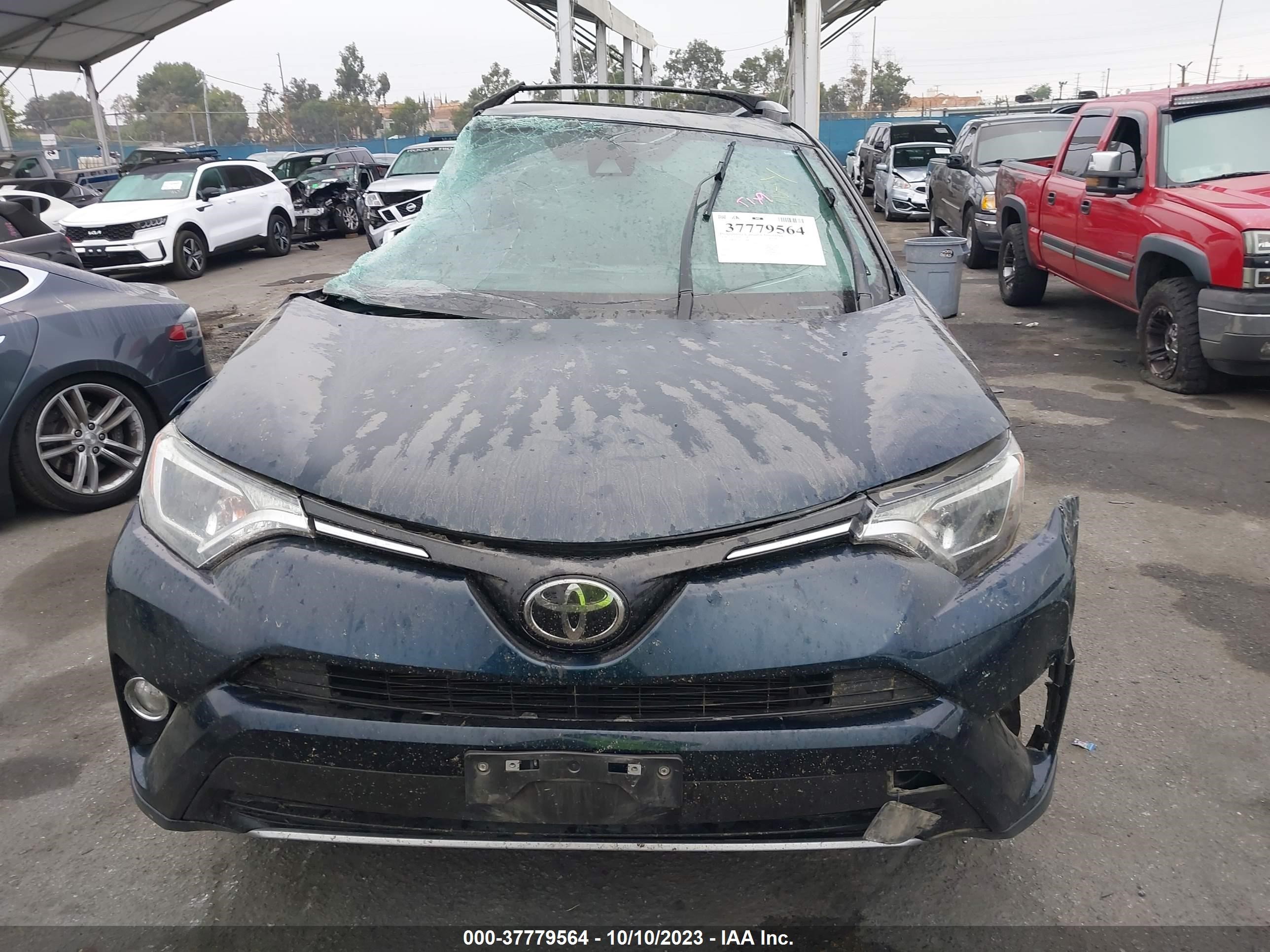 Photo 10 VIN: JTMWFREV9JJ203806 - TOYOTA RAV 4 