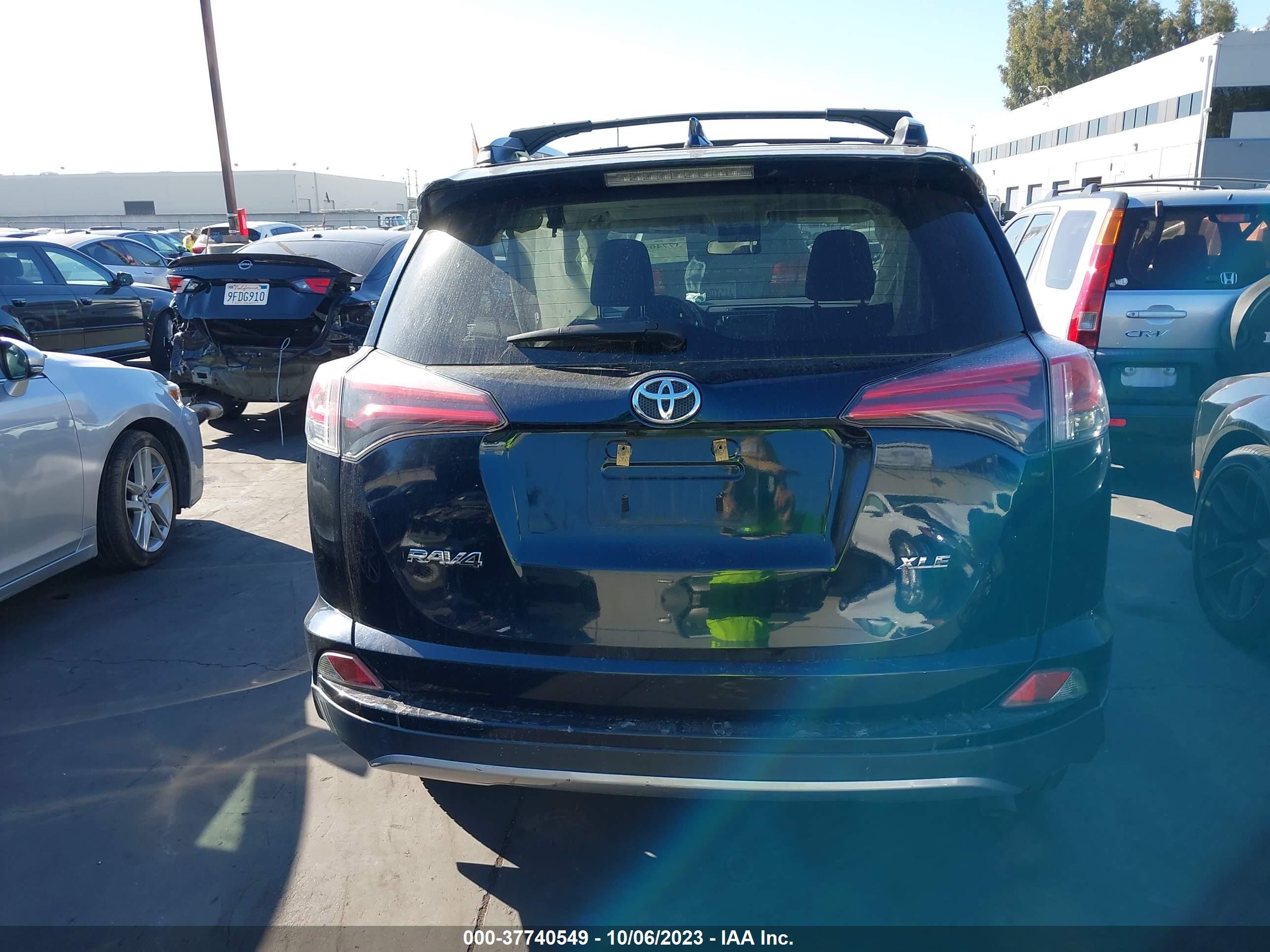 Photo 16 VIN: JTMWFREV9JJ742040 - TOYOTA RAV 4 