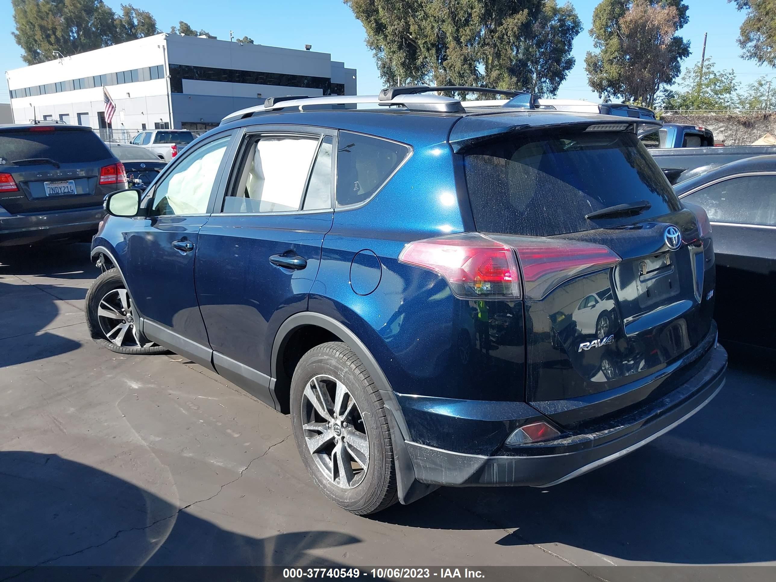 Photo 2 VIN: JTMWFREV9JJ742040 - TOYOTA RAV 4 