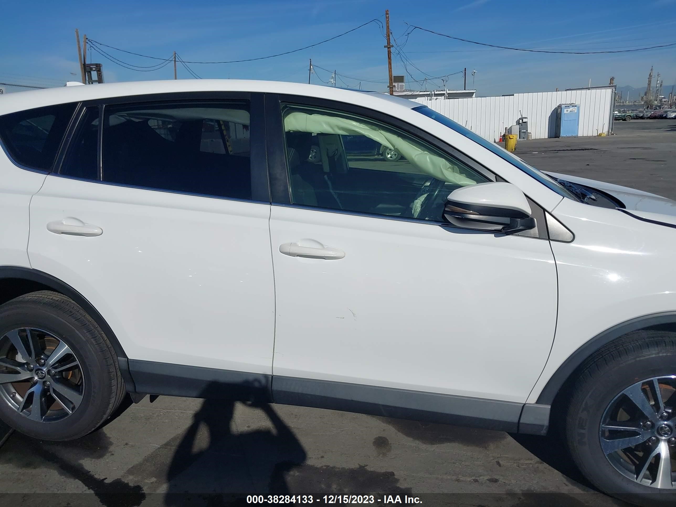 Photo 11 VIN: JTMWFREVXJD115927 - TOYOTA RAV 4 