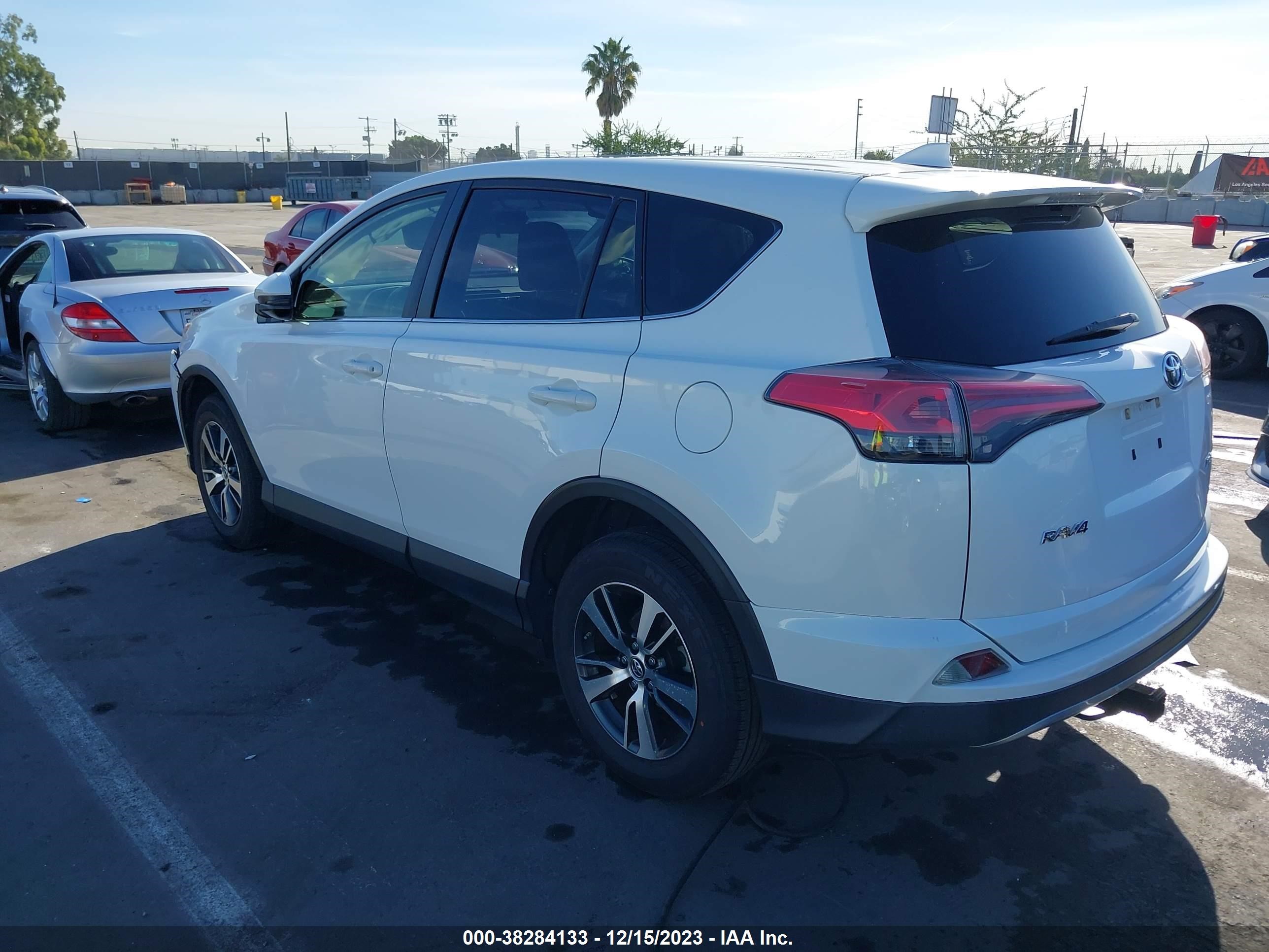 Photo 2 VIN: JTMWFREVXJD115927 - TOYOTA RAV 4 