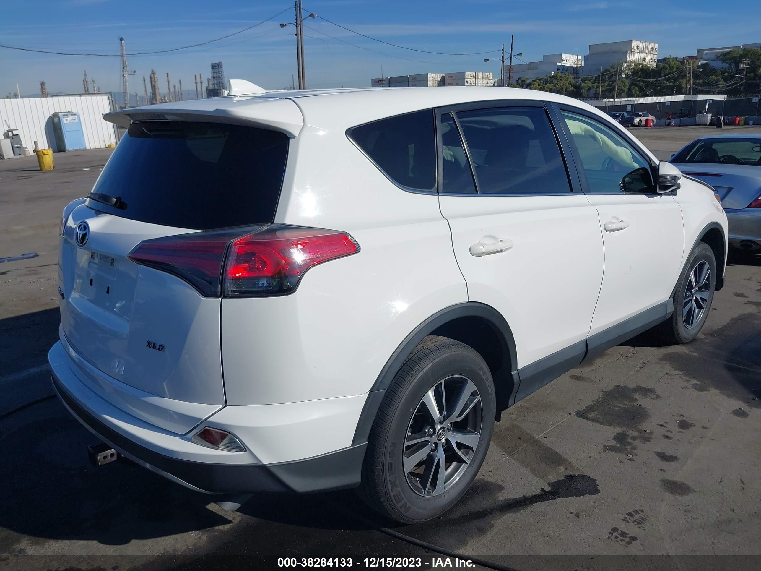 Photo 3 VIN: JTMWFREVXJD115927 - TOYOTA RAV 4 