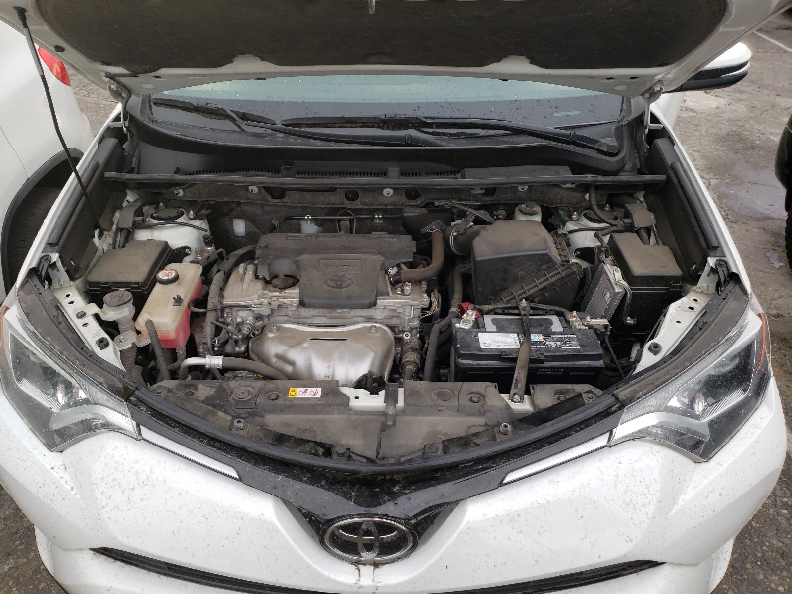 Photo 6 VIN: JTMWFREVXJJ744556 - TOYOTA RAV4 ADVEN 