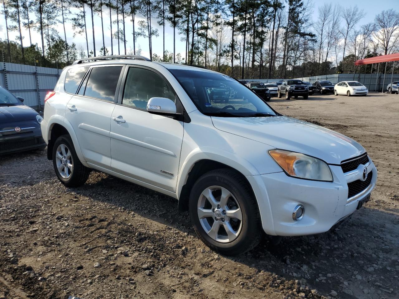 Photo 3 VIN: JTMYF4DV9B5040176 - TOYOTA RAV 4 