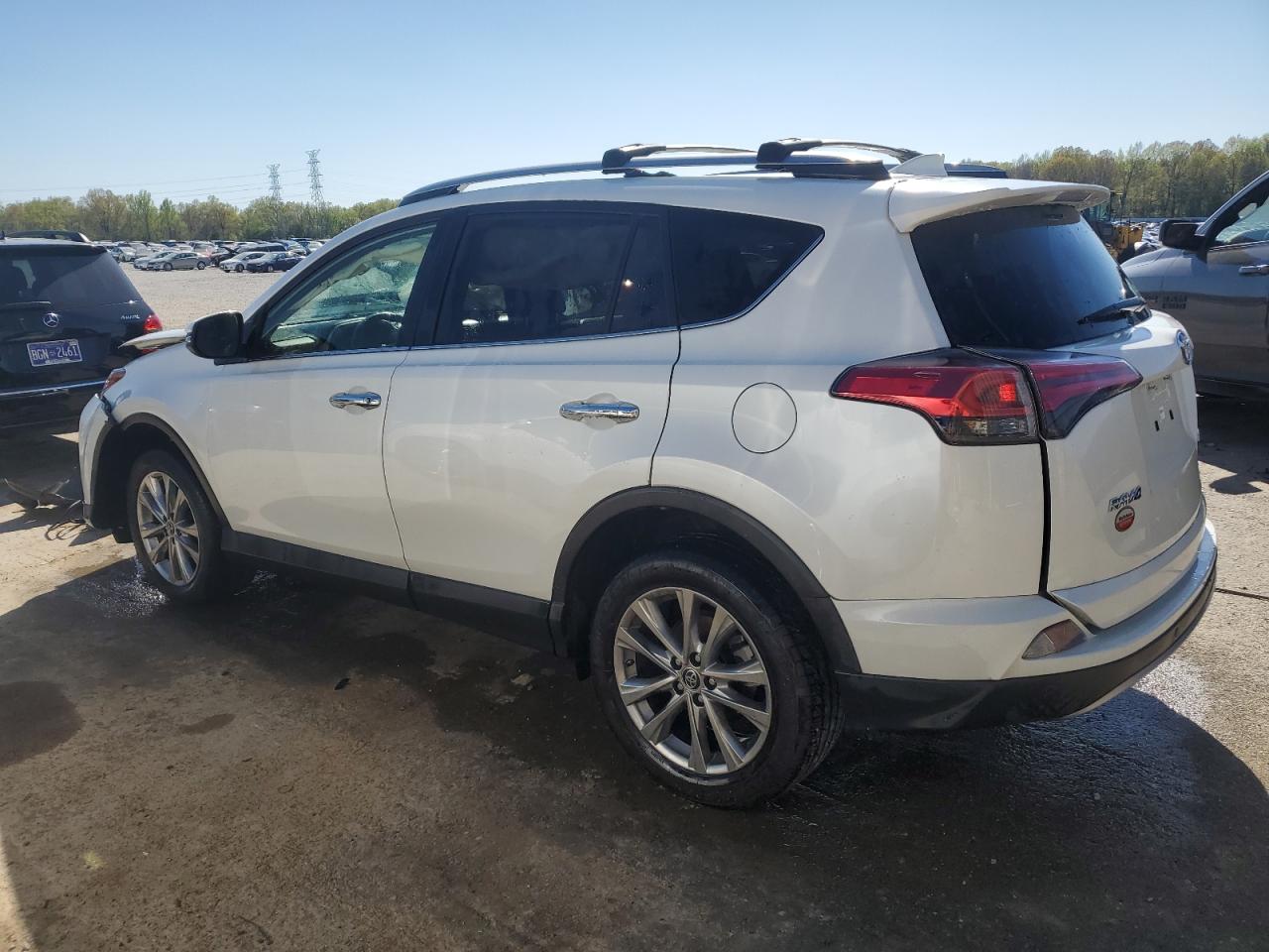 Photo 1 VIN: JTMYFREV8HJ700140 - TOYOTA RAV 4 