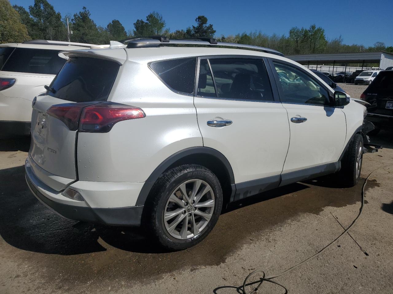 Photo 2 VIN: JTMYFREV8HJ700140 - TOYOTA RAV 4 