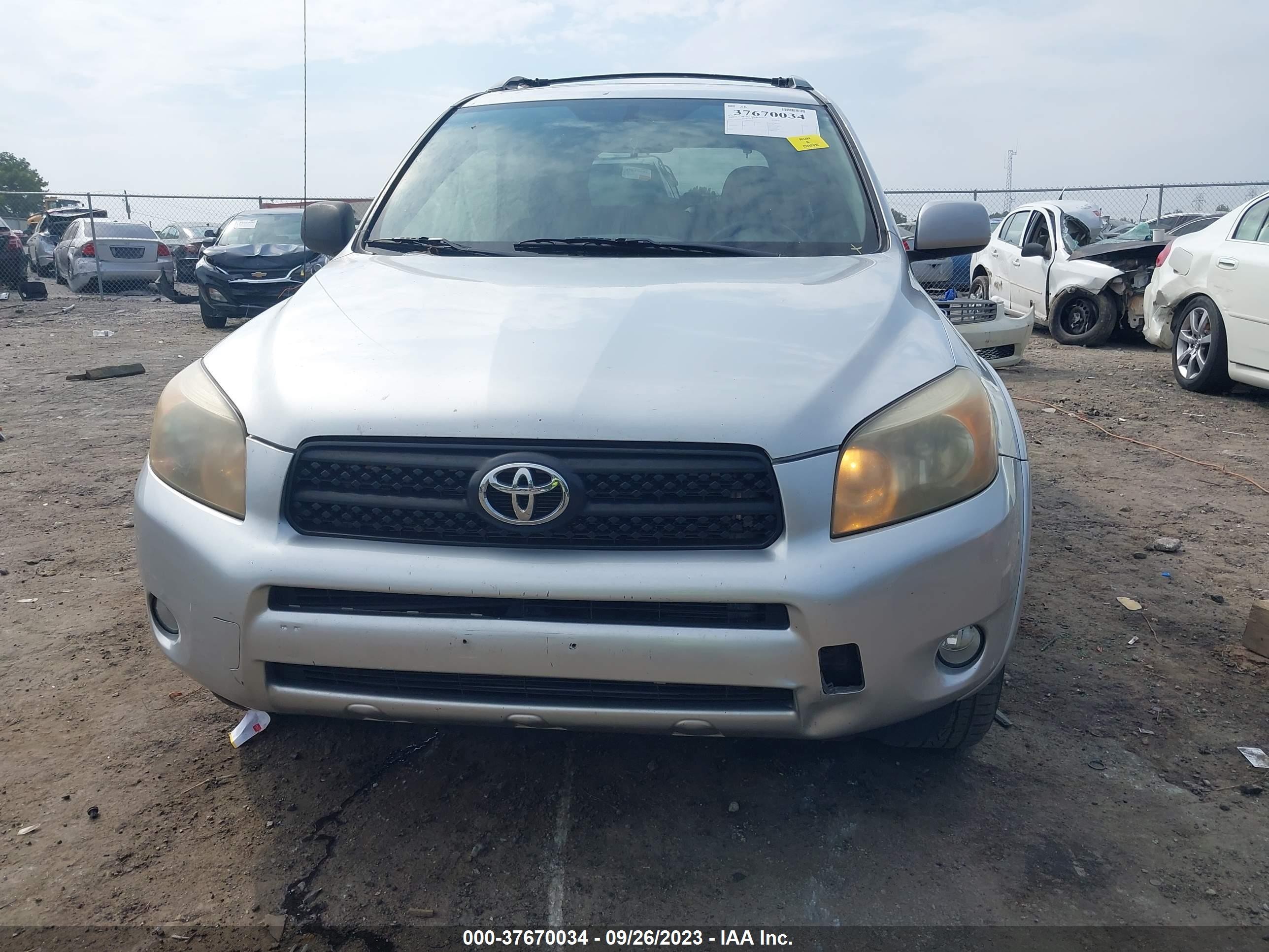 Photo 11 VIN: JTMZD32V486080935 - TOYOTA RAV 4 