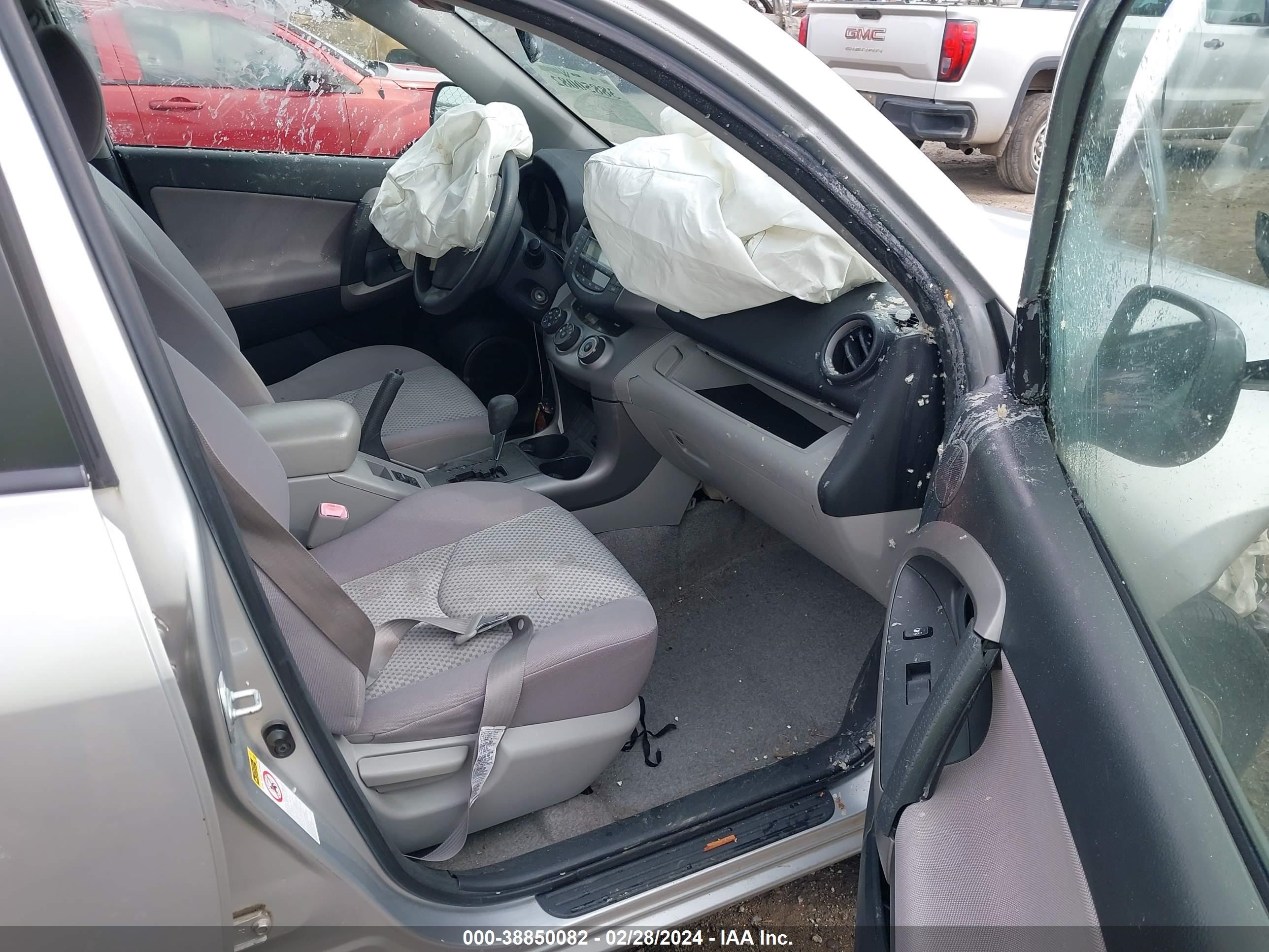 Photo 4 VIN: JTMZD33V075076139 - TOYOTA RAV 4 