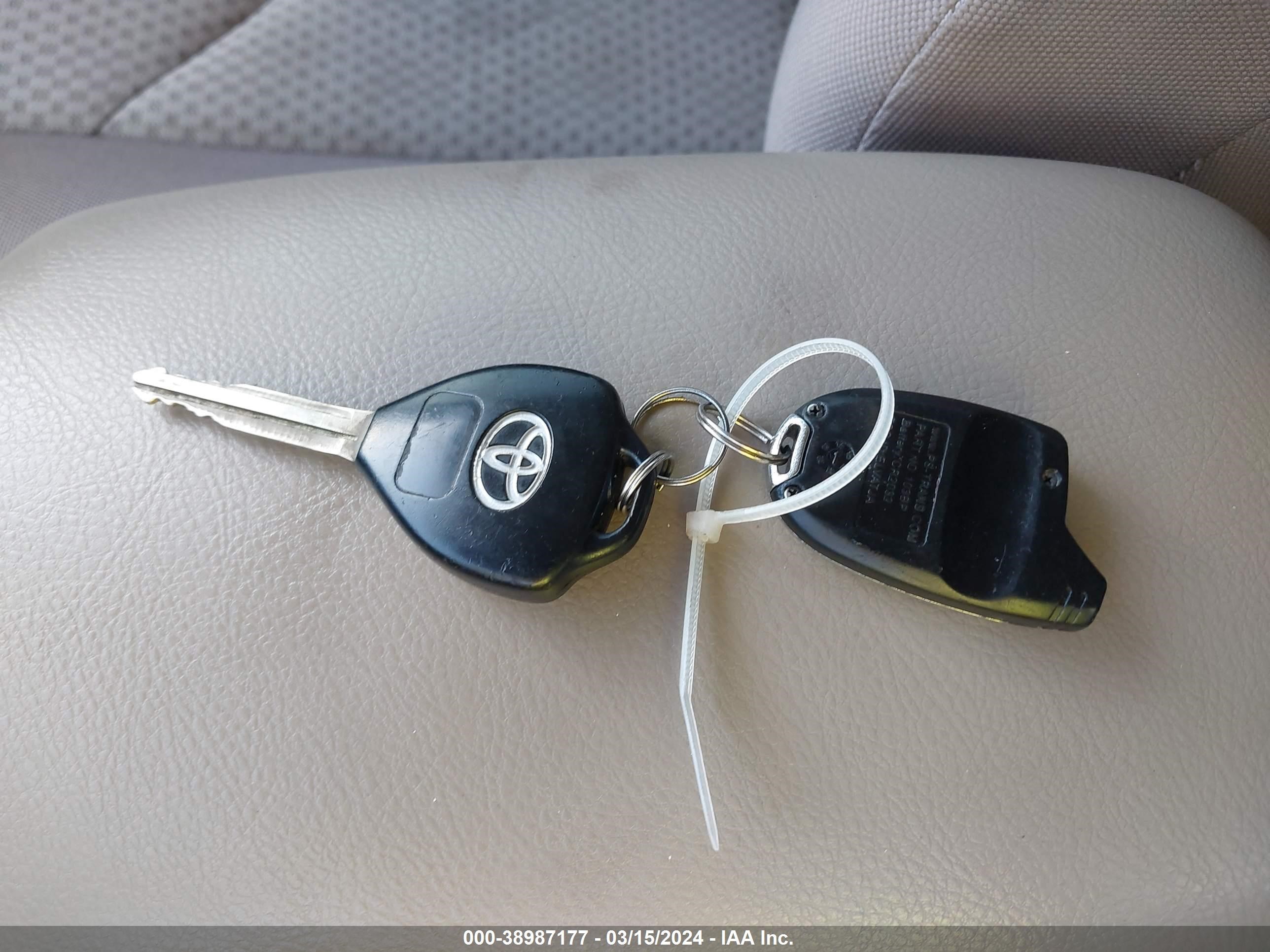 Photo 10 VIN: JTMZD33V375038890 - TOYOTA RAV 4 