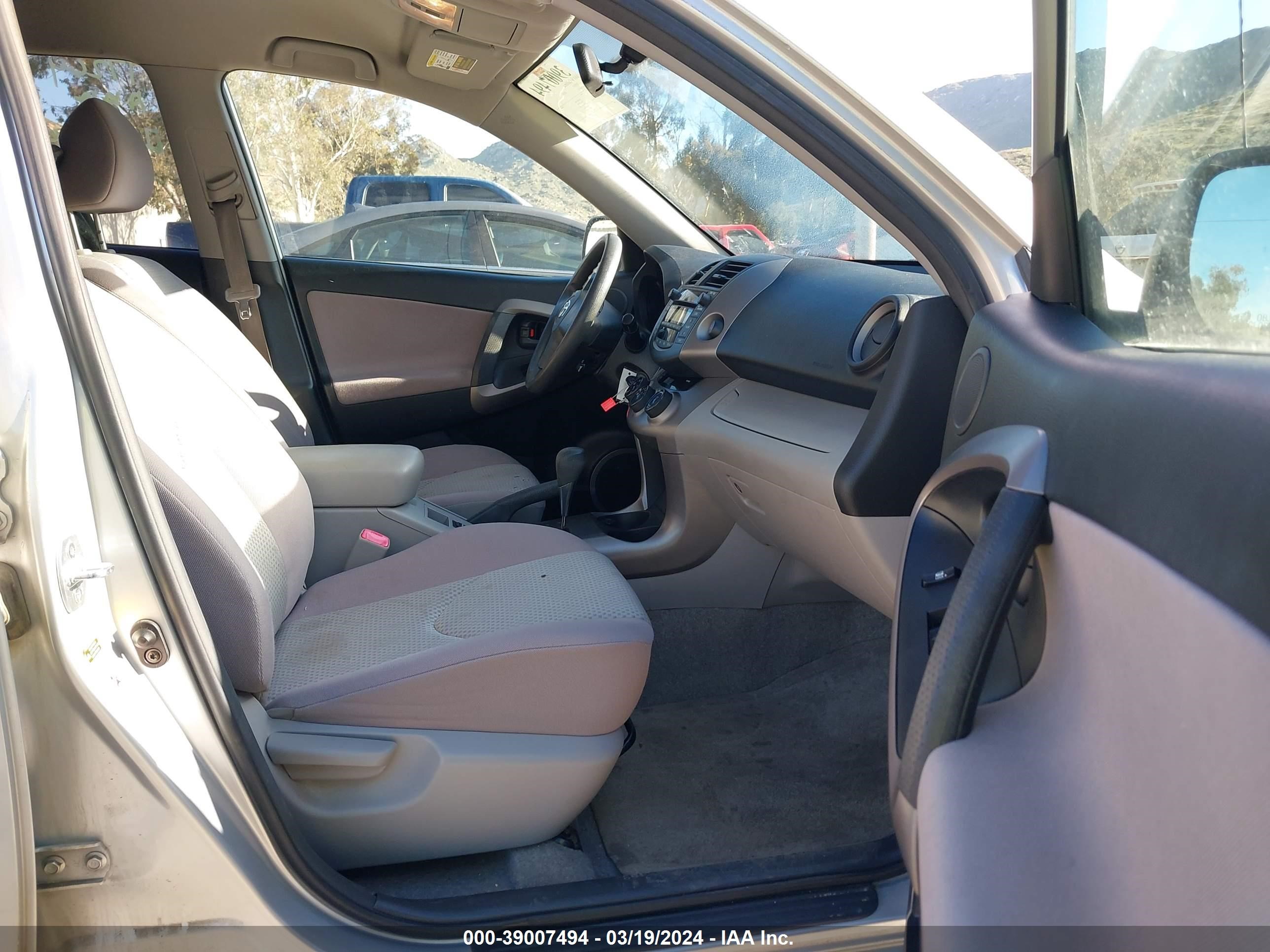 Photo 4 VIN: JTMZD33V566013515 - TOYOTA RAV 4 