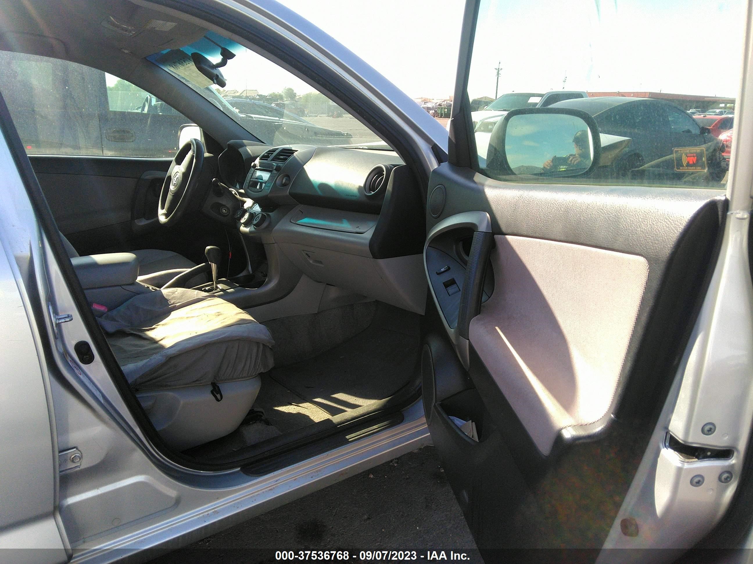 Photo 4 VIN: JTMZD33V975038568 - TOYOTA RAV 4 