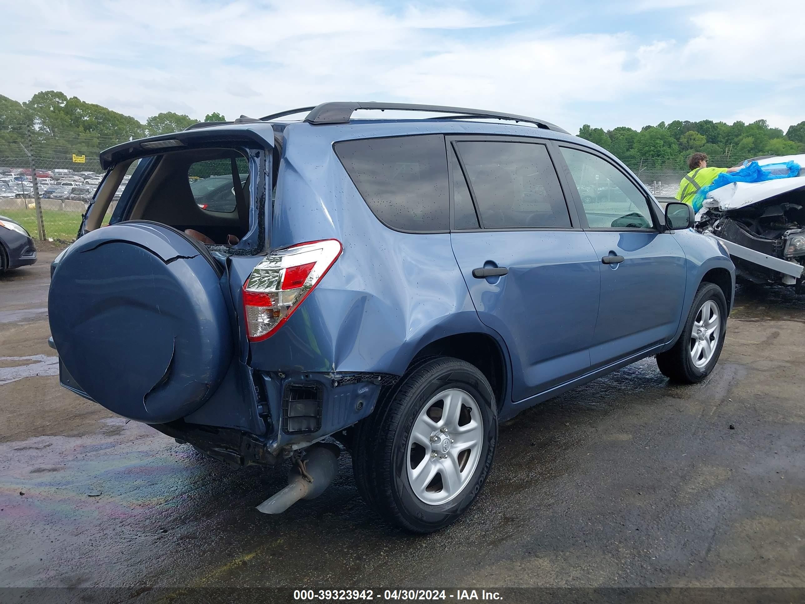 Photo 3 VIN: JTMZF33V39D014852 - TOYOTA RAV 4 