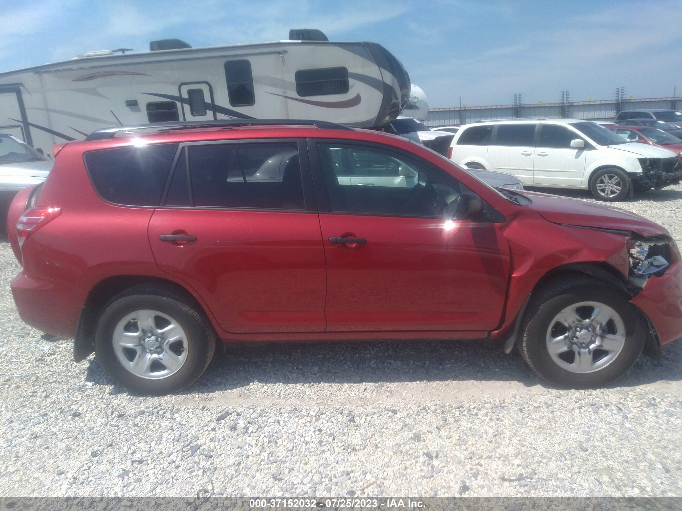 Photo 12 VIN: JTMZF33V695011907 - TOYOTA RAV 4 