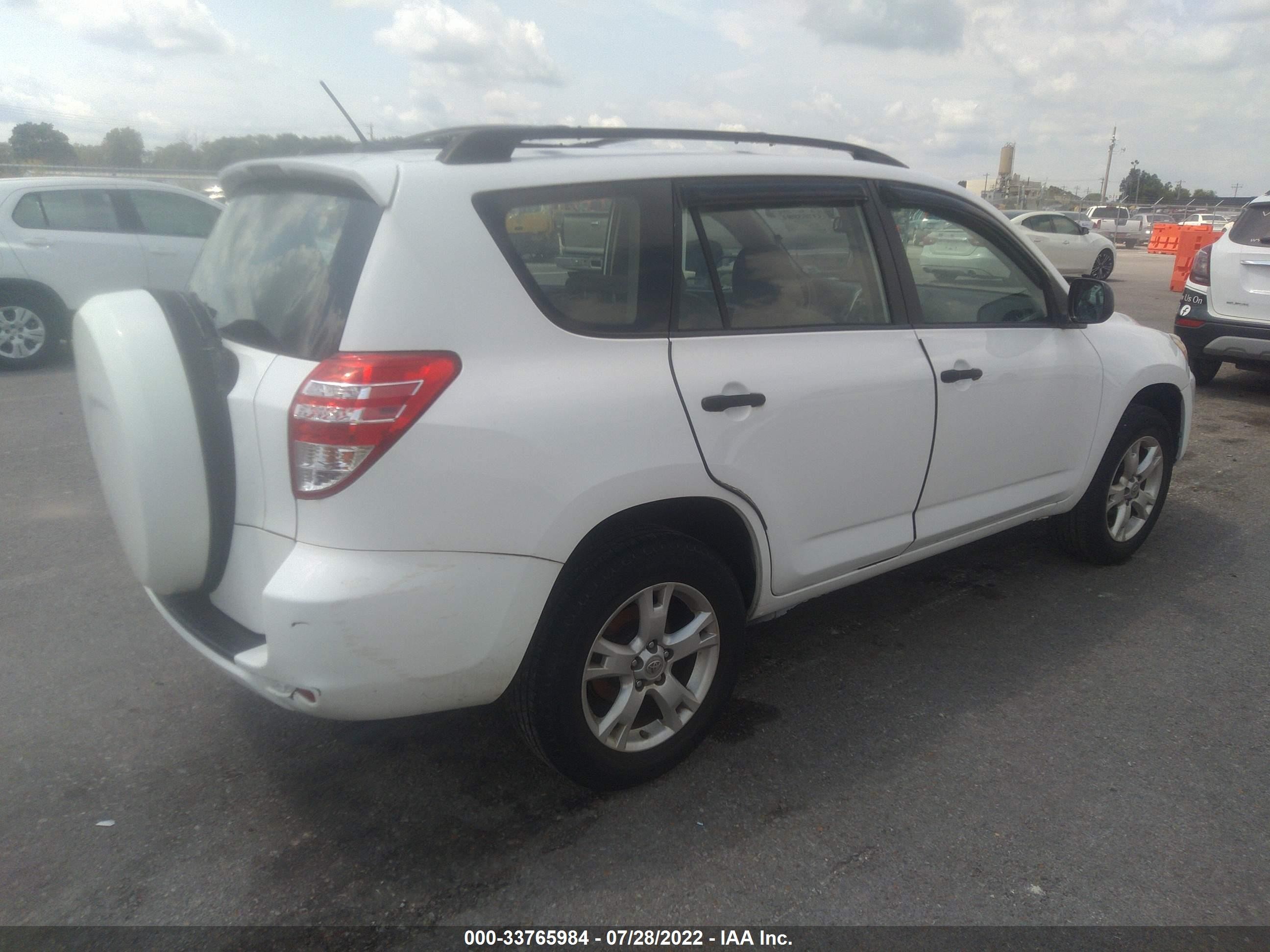 Photo 3 VIN: JTMZF33V99D001829 - TOYOTA RAV 4 