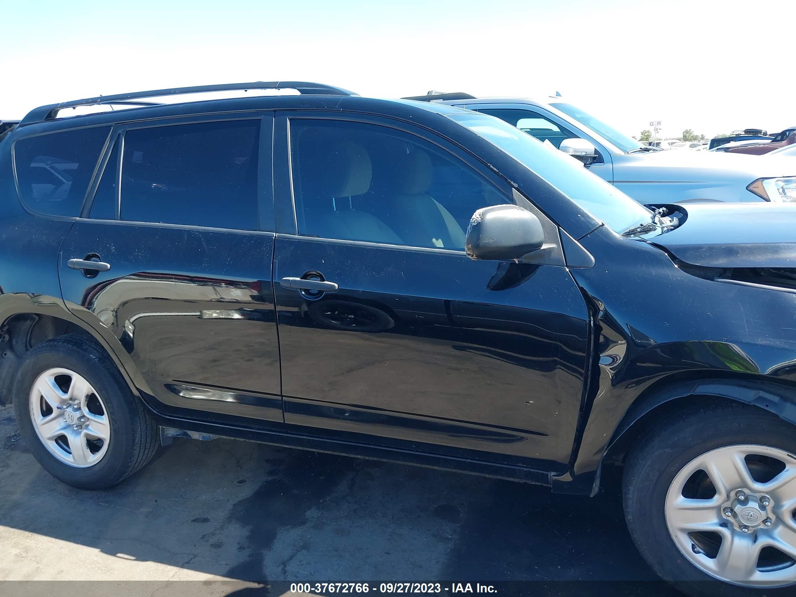 Photo 12 VIN: JTMZF4DV0AD018690 - TOYOTA RAV 4 