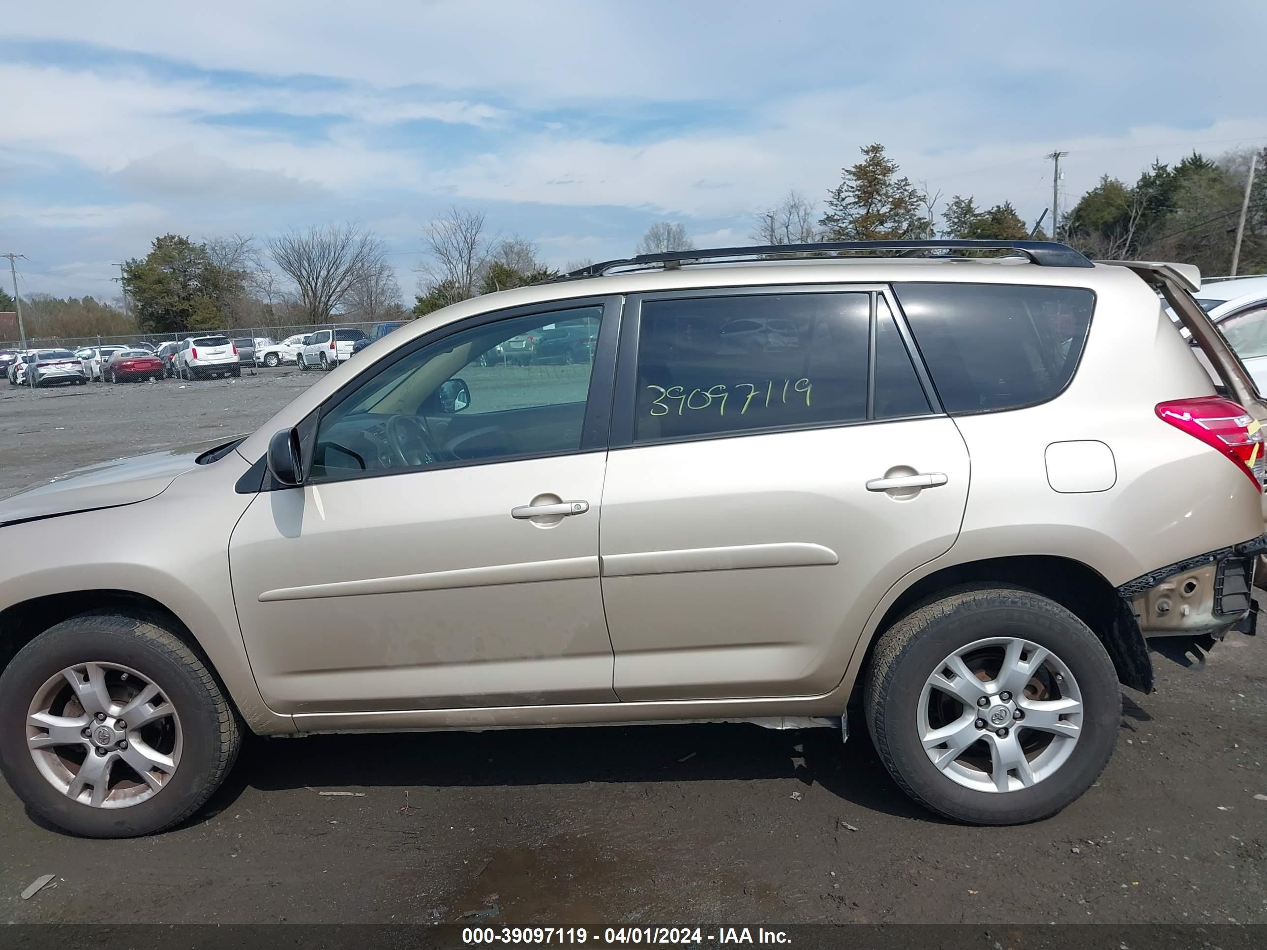 Photo 13 VIN: JTMZF4DV1B5033890 - TOYOTA RAV 4 