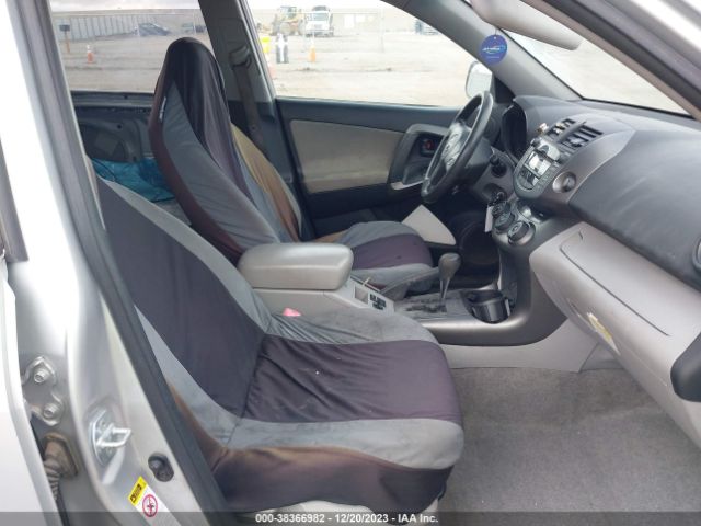 Photo 4 VIN: JTMZF4DV9AD017795 - TOYOTA RAV4 