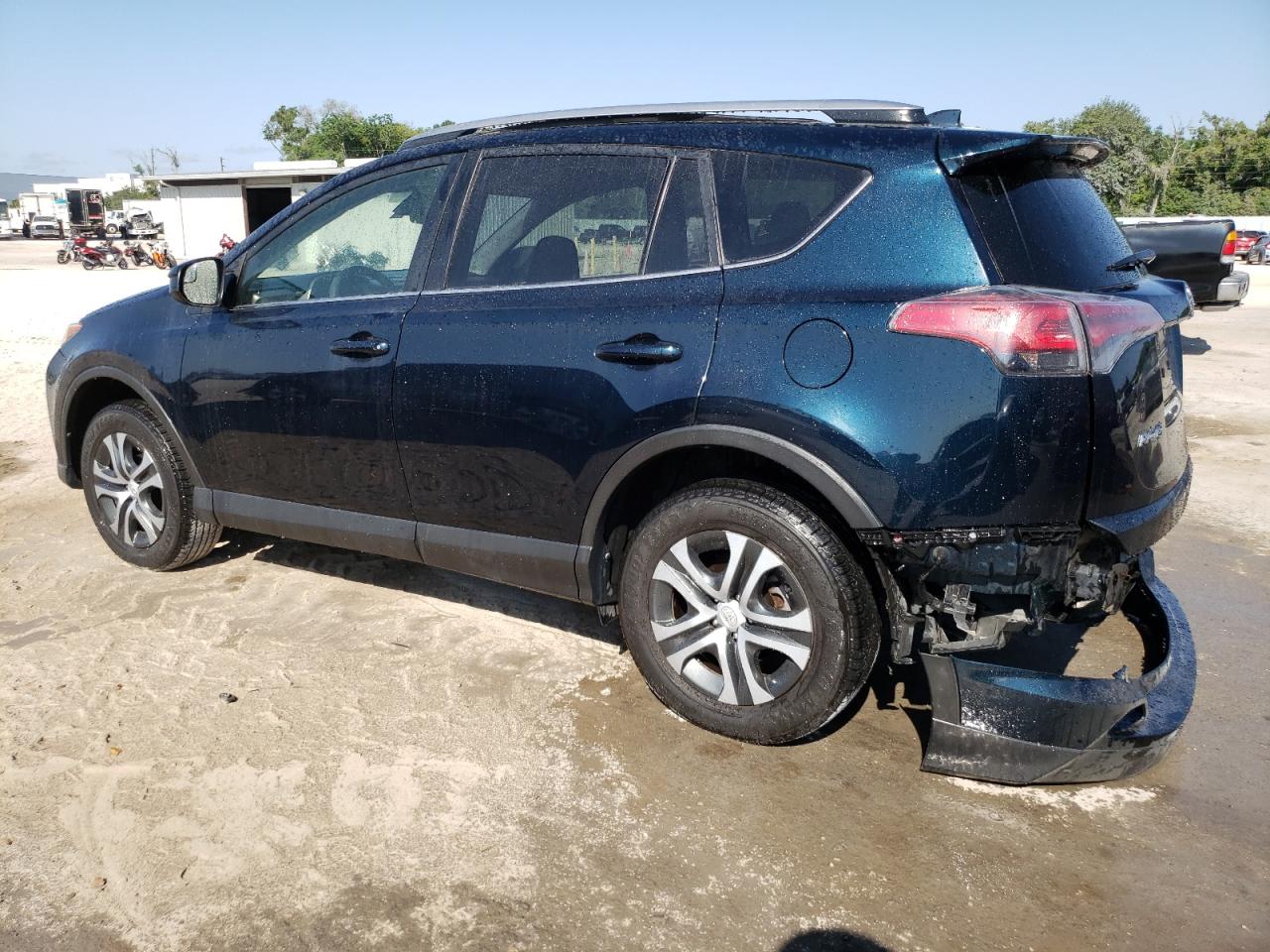 Photo 1 VIN: JTMZFREV0HJ126220 - TOYOTA RAV 4 