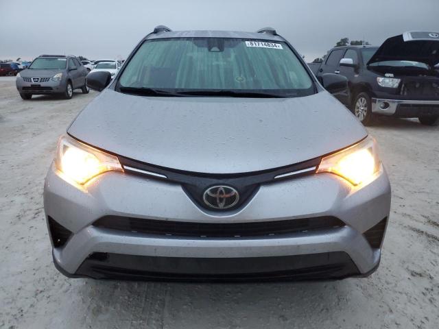 Photo 4 VIN: JTMZFREV2JD111593 - TOYOTA RAV4 LE 