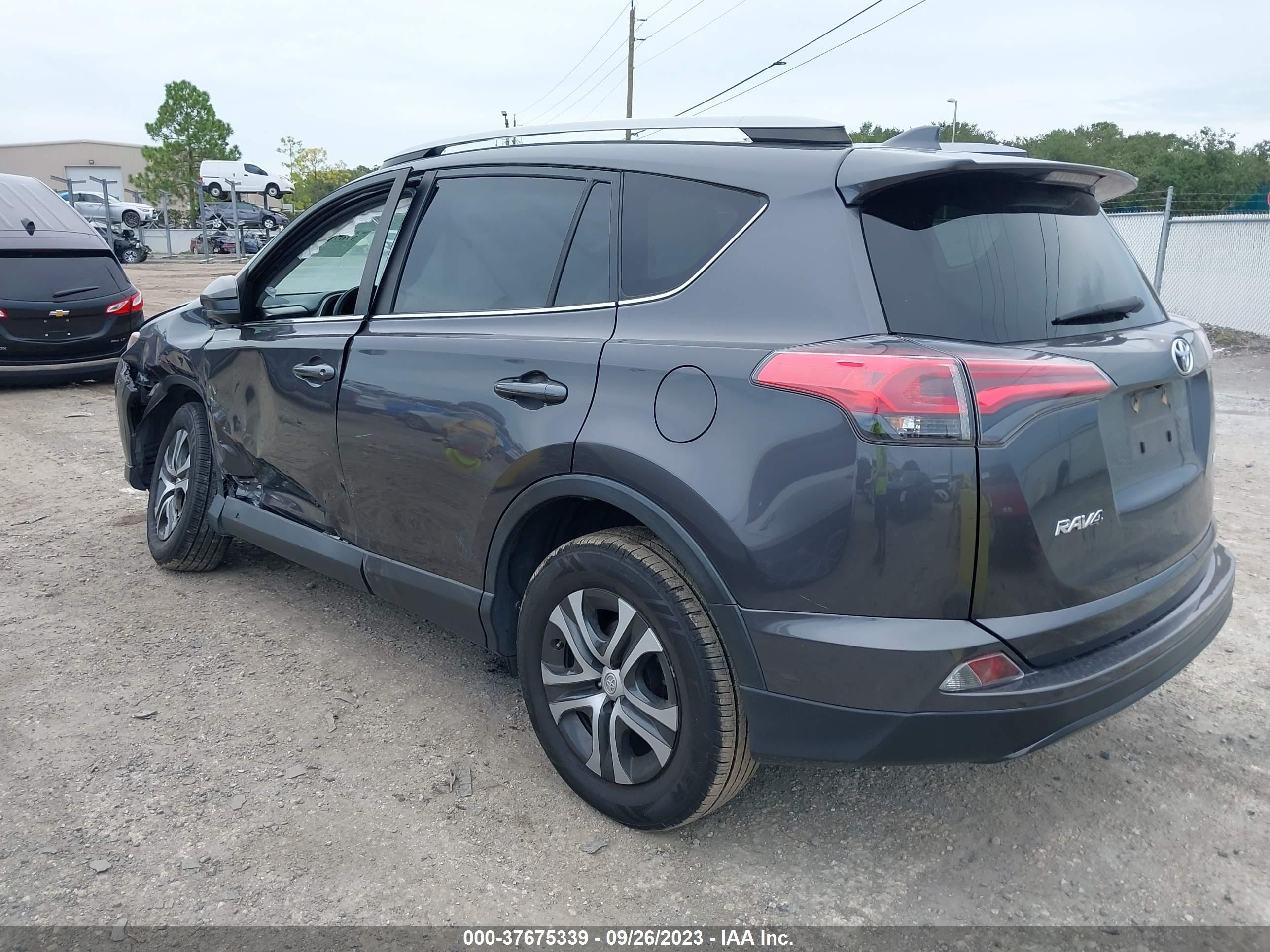 Photo 2 VIN: JTMZFREV3HJ702348 - TOYOTA RAV 4 