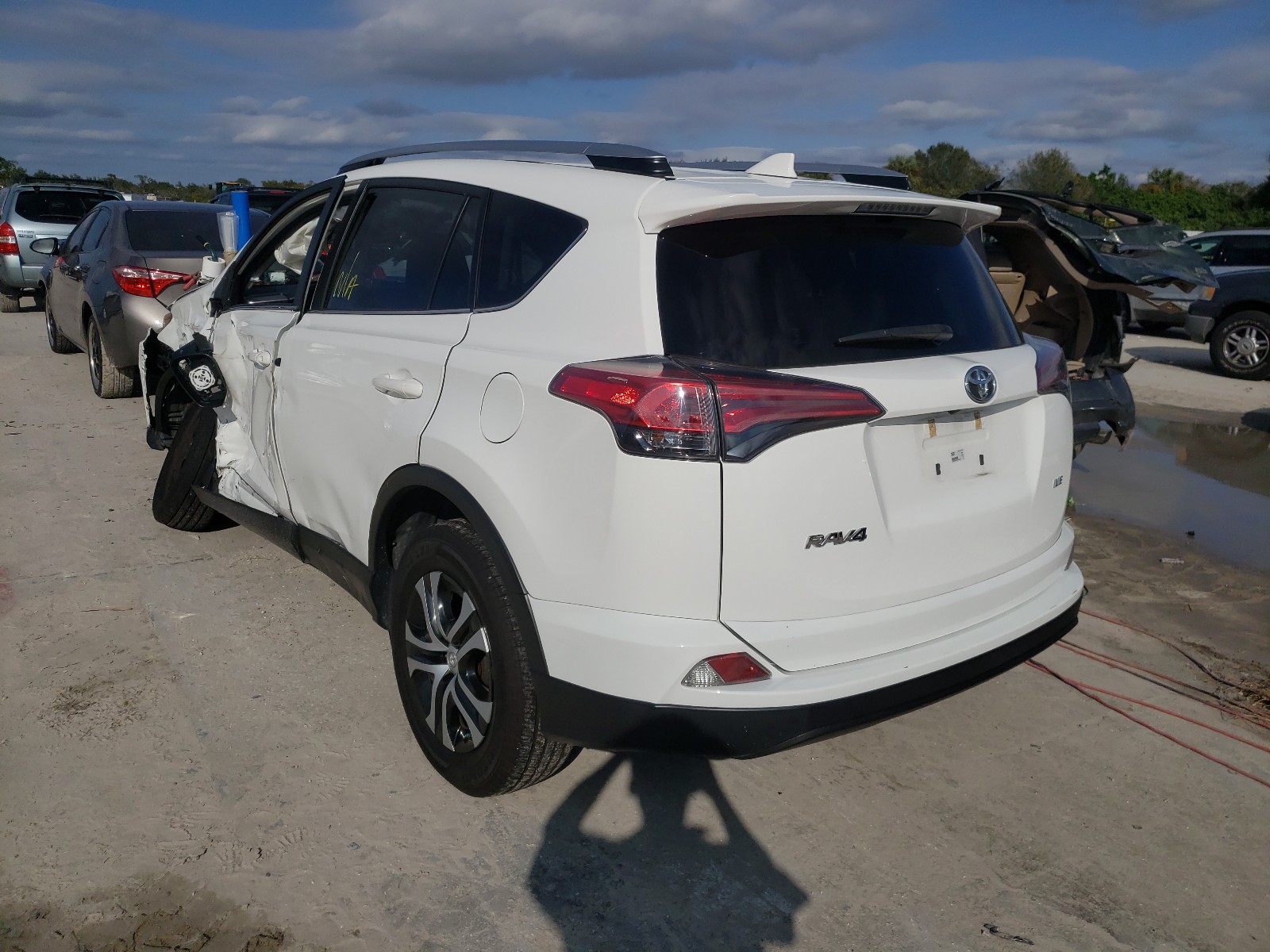 Photo 2 VIN: JTMZFREV3HJ721420 - TOYOTA RAV4 LE 