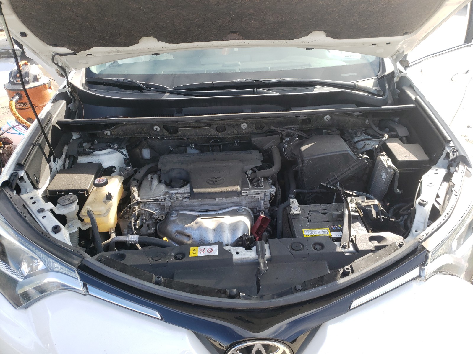 Photo 6 VIN: JTMZFREV3HJ721420 - TOYOTA RAV4 LE 