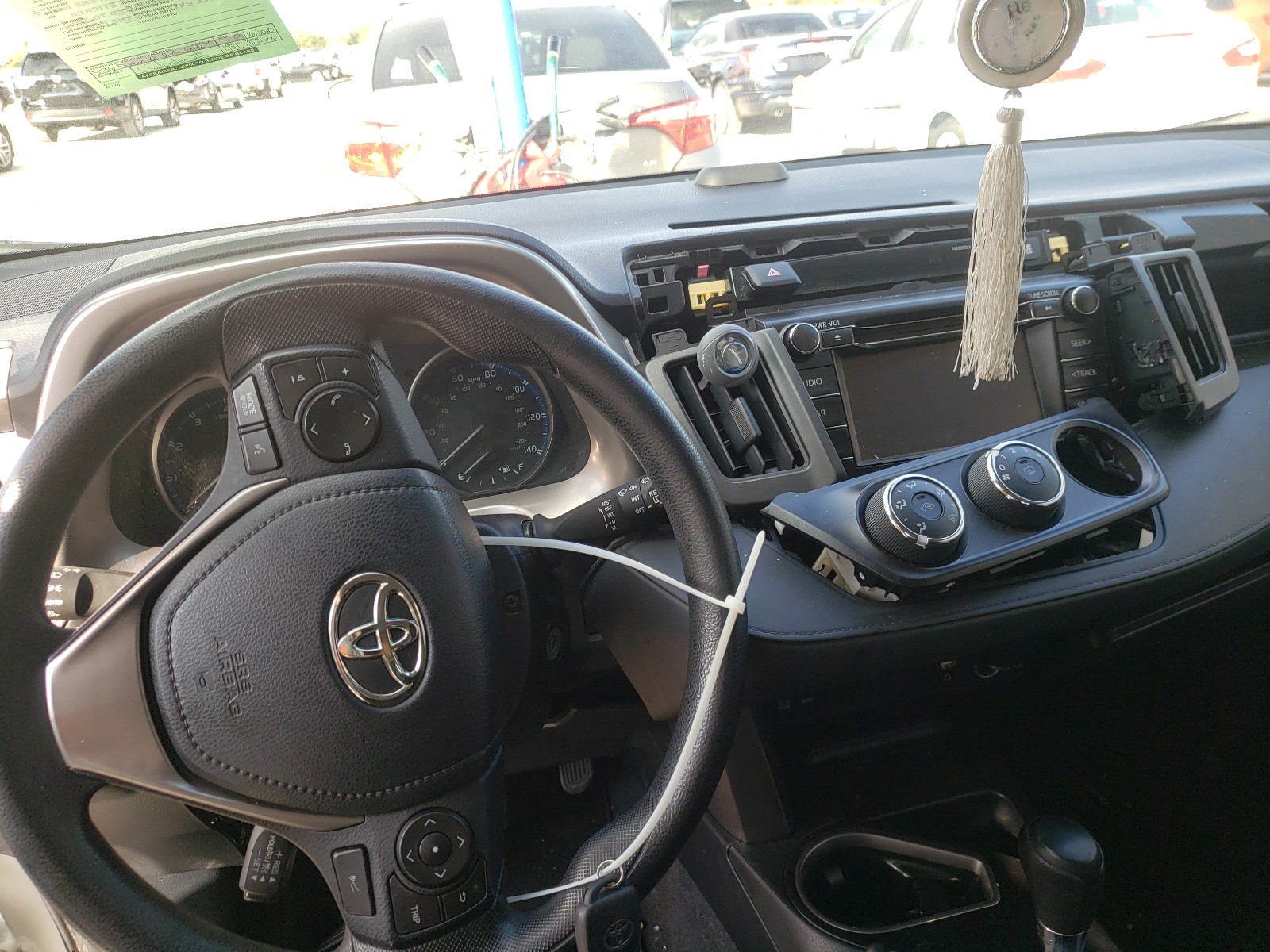 Photo 8 VIN: JTMZFREV3HJ721420 - TOYOTA RAV4 LE 