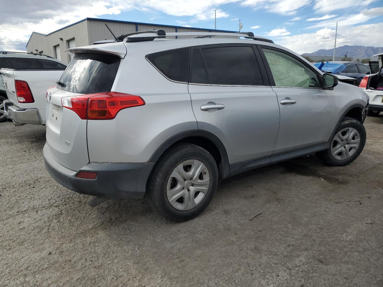 Photo 2 VIN: JTMZFREV4FJ046562 - TOYOTA RAV 4 