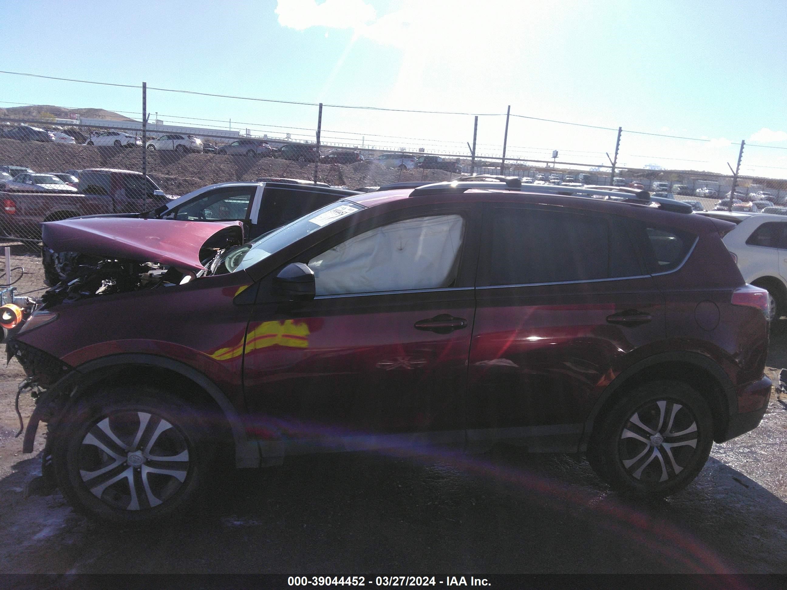 Photo 13 VIN: JTMZFREV4JD112101 - TOYOTA RAV 4 