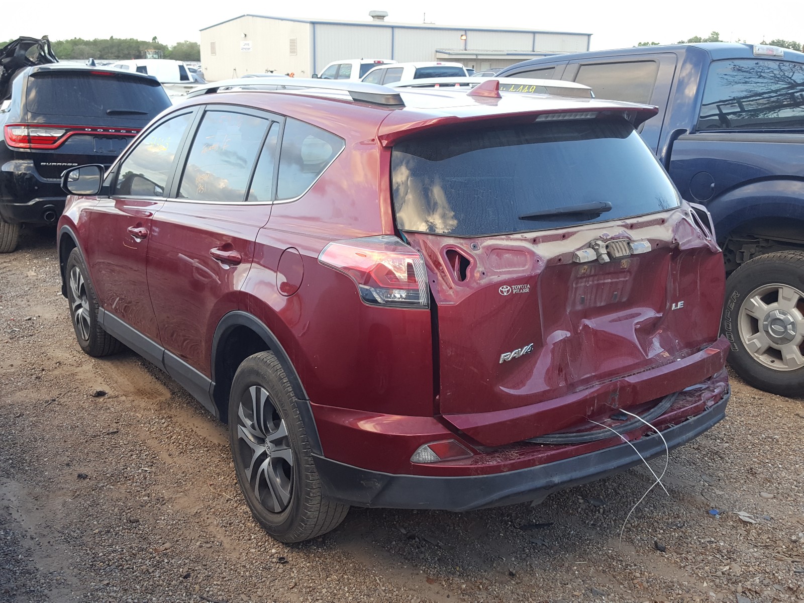 Photo 2 VIN: JTMZFREV4JD121252 - TOYOTA RAV4 LE 