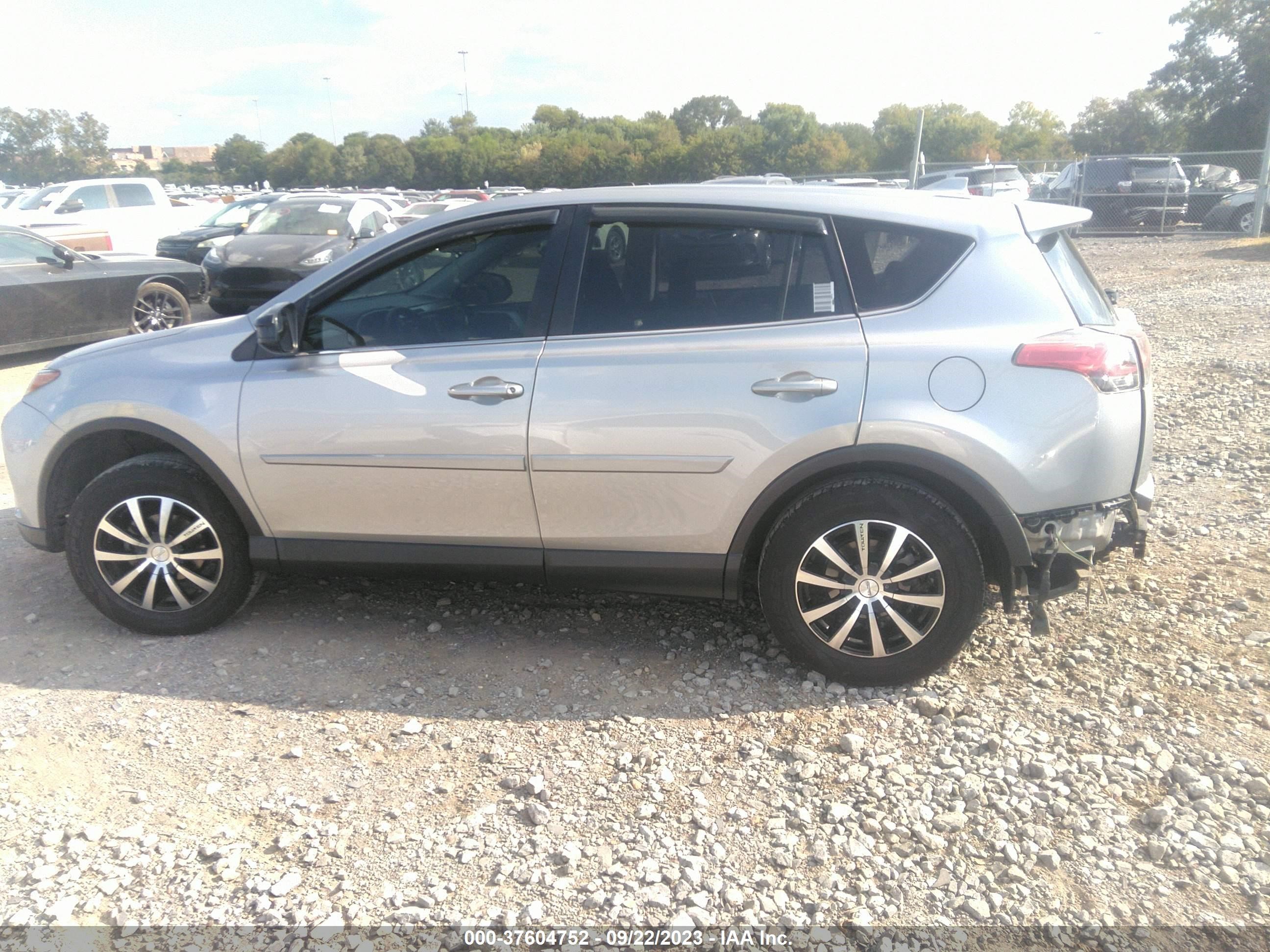 Photo 14 VIN: JTMZFREV4JJ169884 - TOYOTA RAV 4 