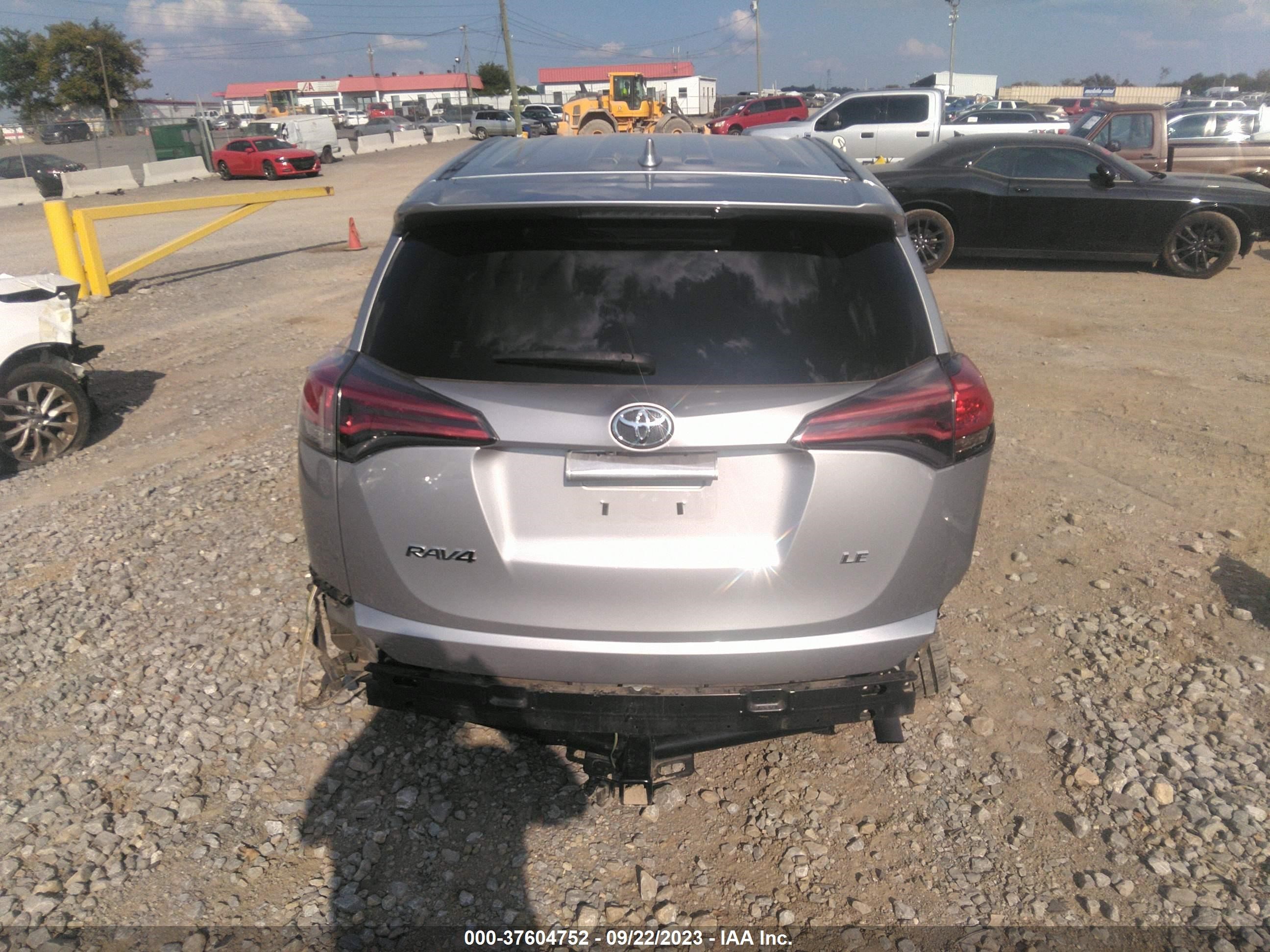 Photo 16 VIN: JTMZFREV4JJ169884 - TOYOTA RAV 4 