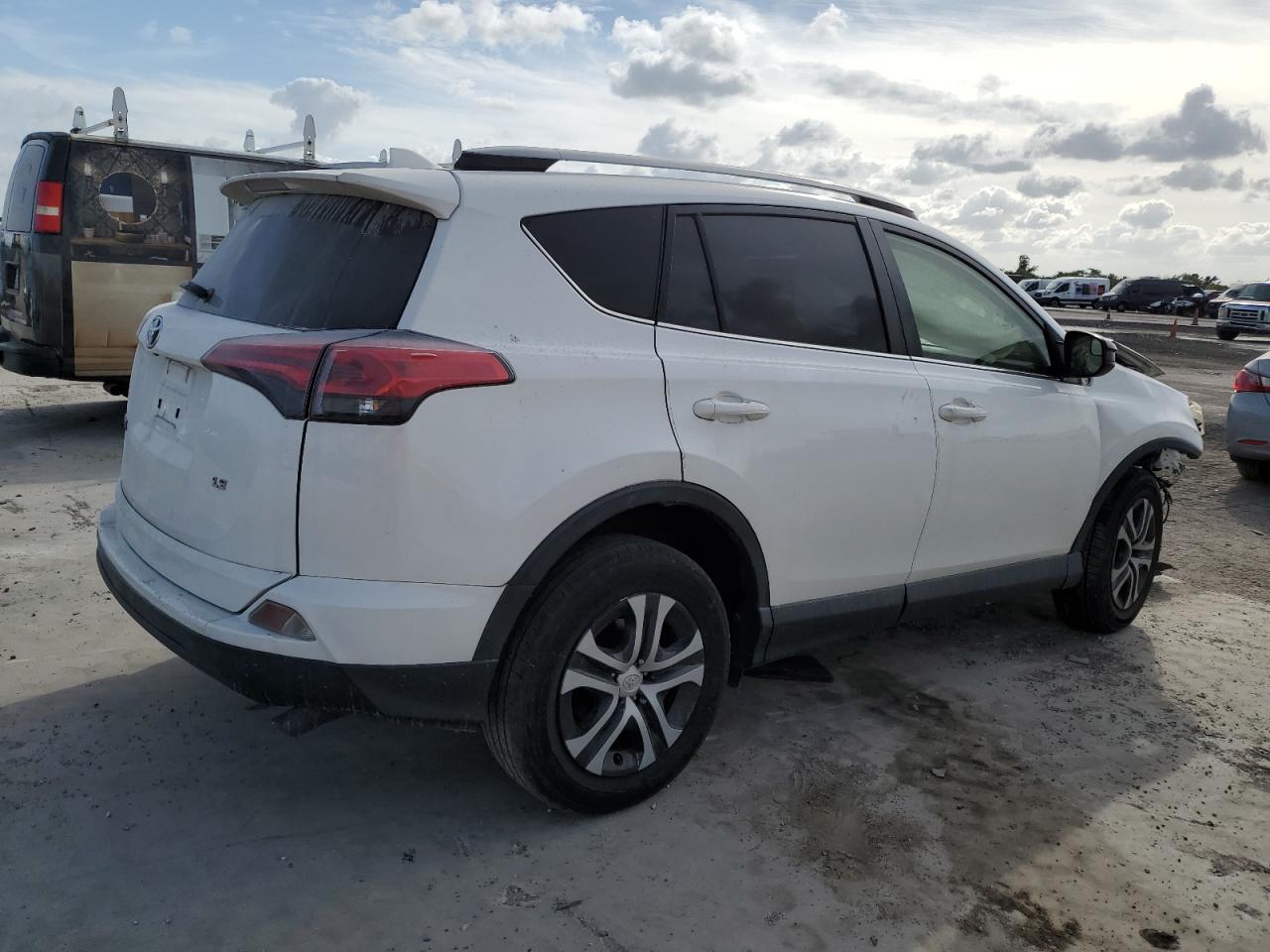 Photo 2 VIN: JTMZFREV4JJ728916 - TOYOTA RAV 4 