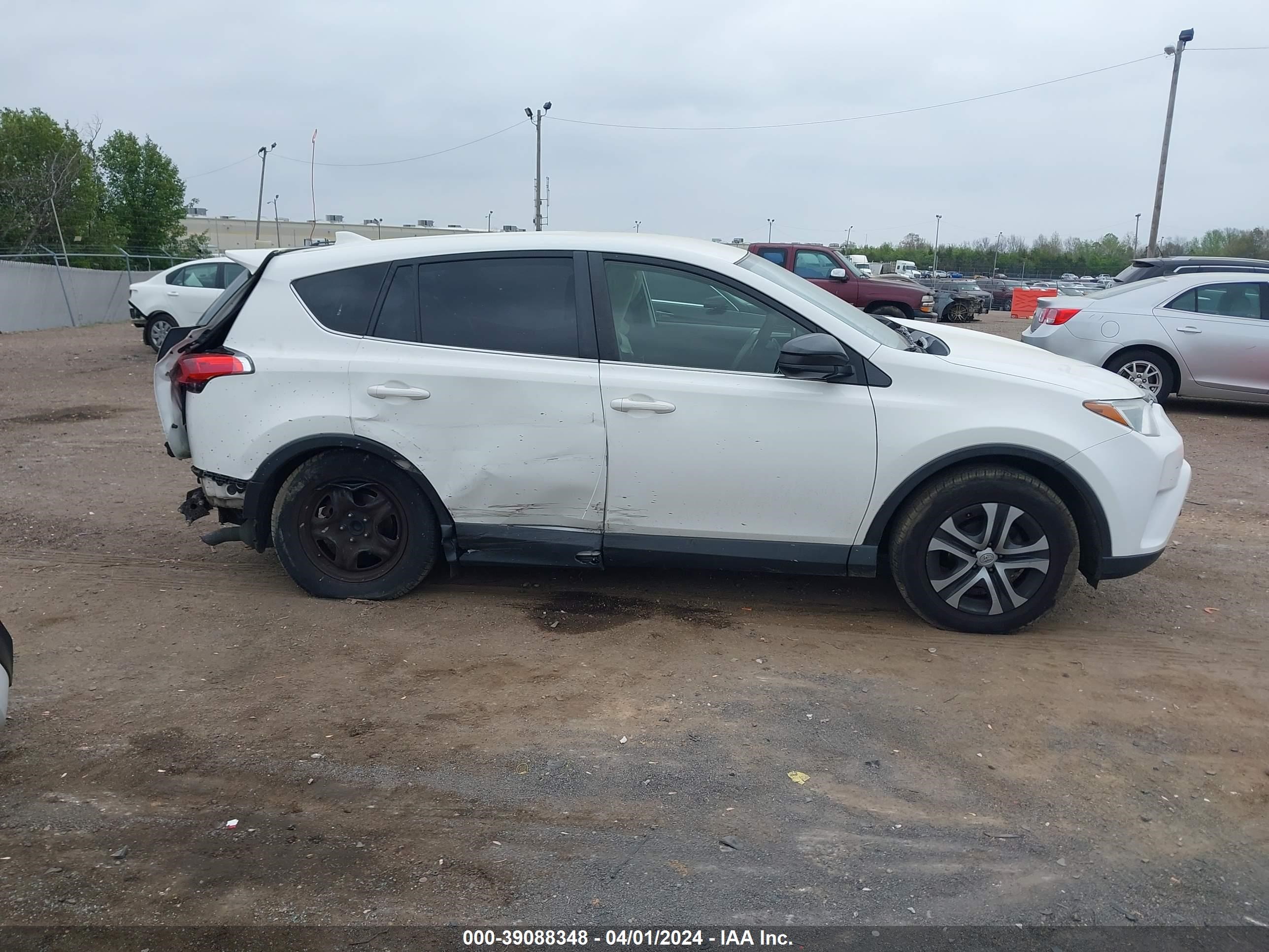 Photo 12 VIN: JTMZFREV6JJ733678 - TOYOTA RAV 4 